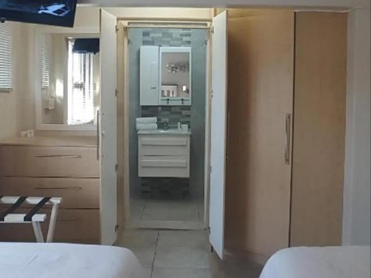 Bathroom, Bed in At Doms B&B