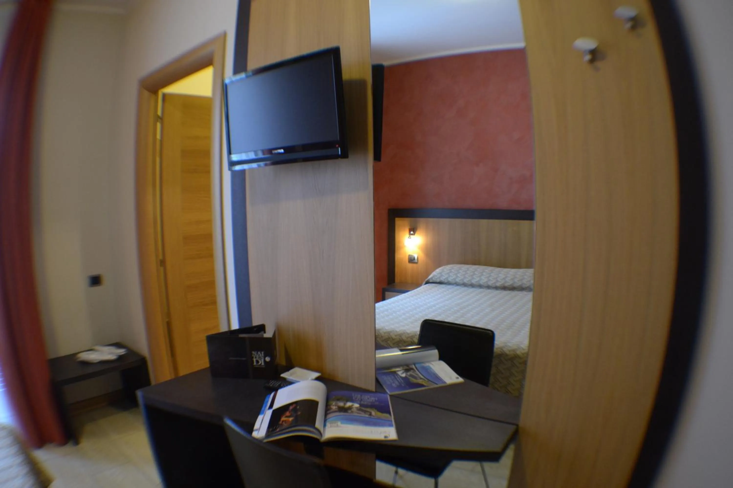 Bathroom, Bed in Hotel Naitendì