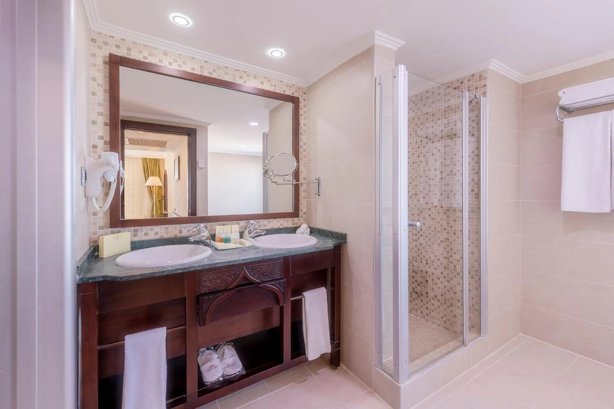 Photo of the whole room in Crowne Plaza Antalya by IHG