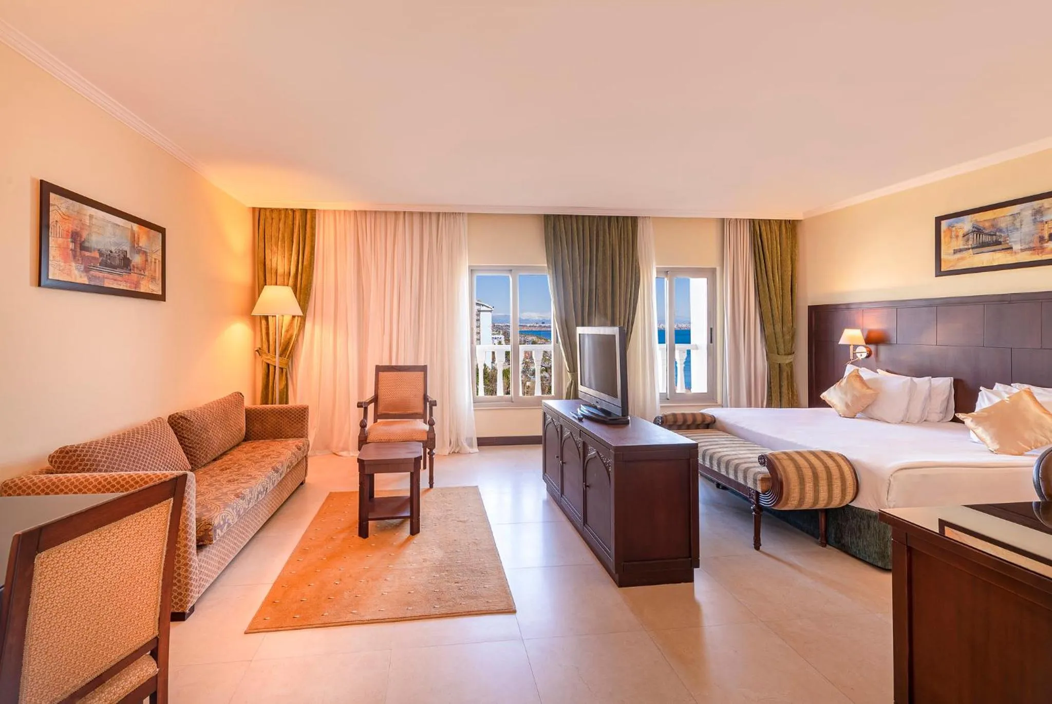 Photo of the whole room, Bed in Crowne Plaza Antalya by IHG