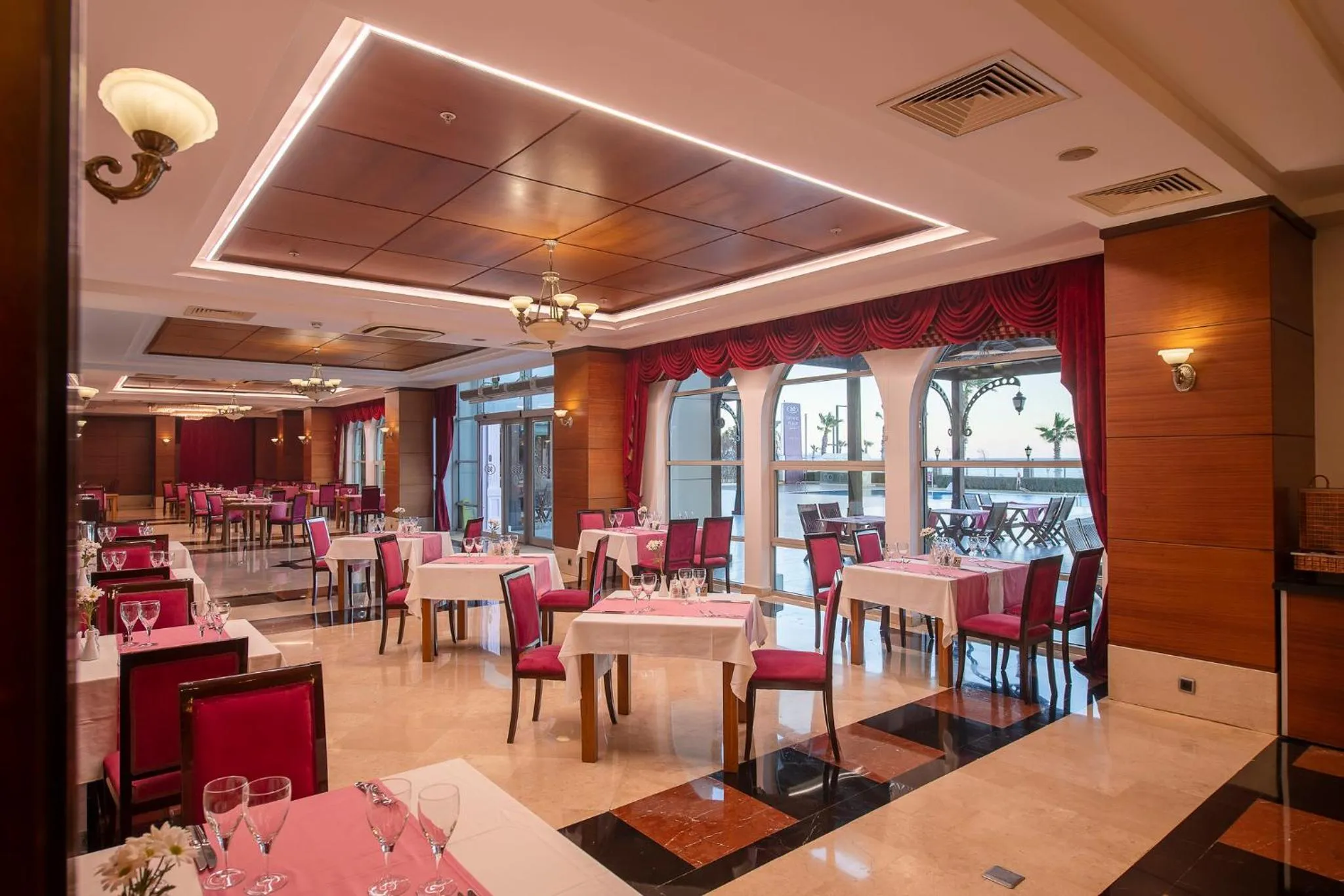 Restaurant/places to eat in Crowne Plaza Antalya by IHG