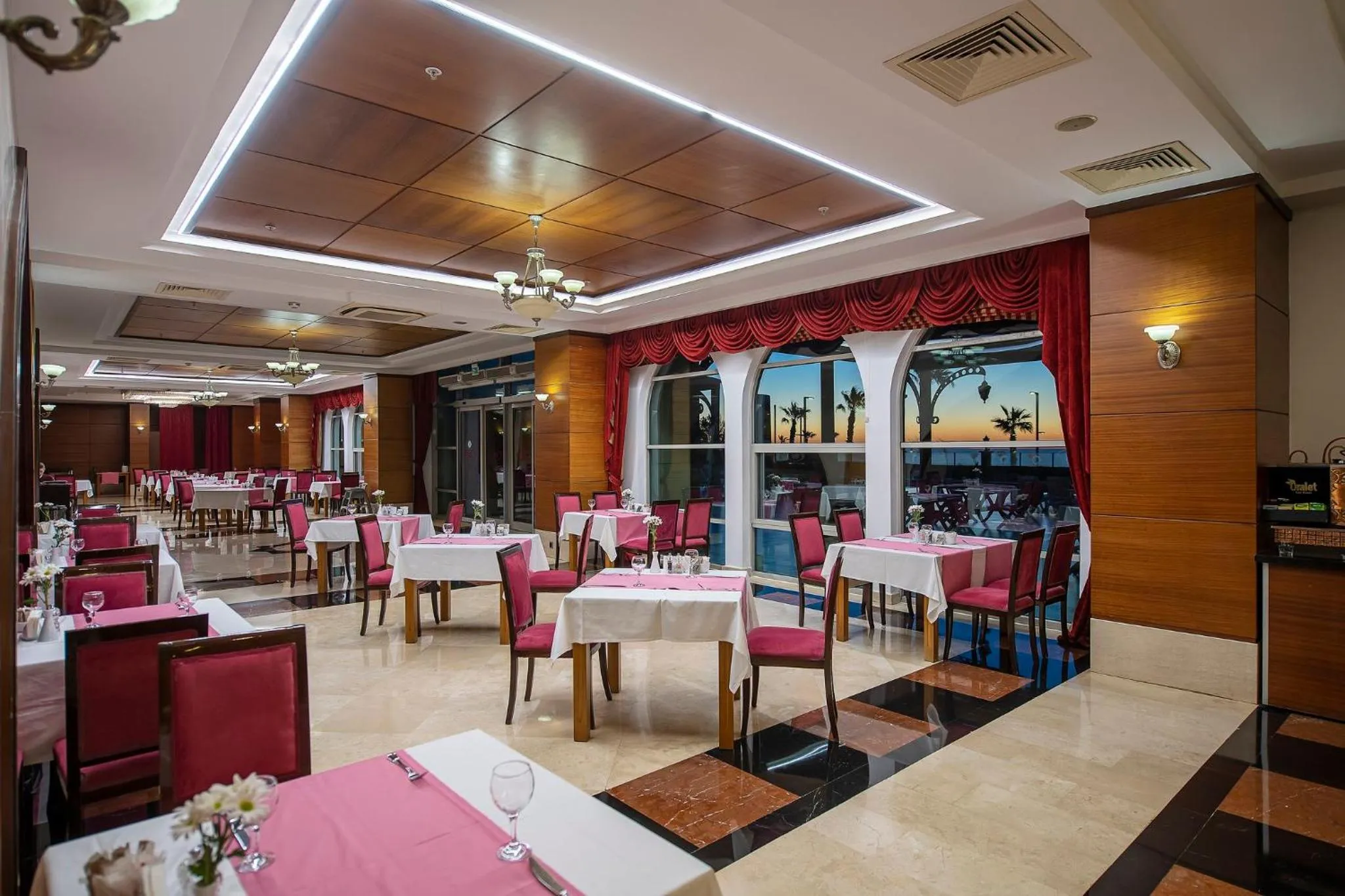 Restaurant/places to eat in Crowne Plaza Antalya by IHG