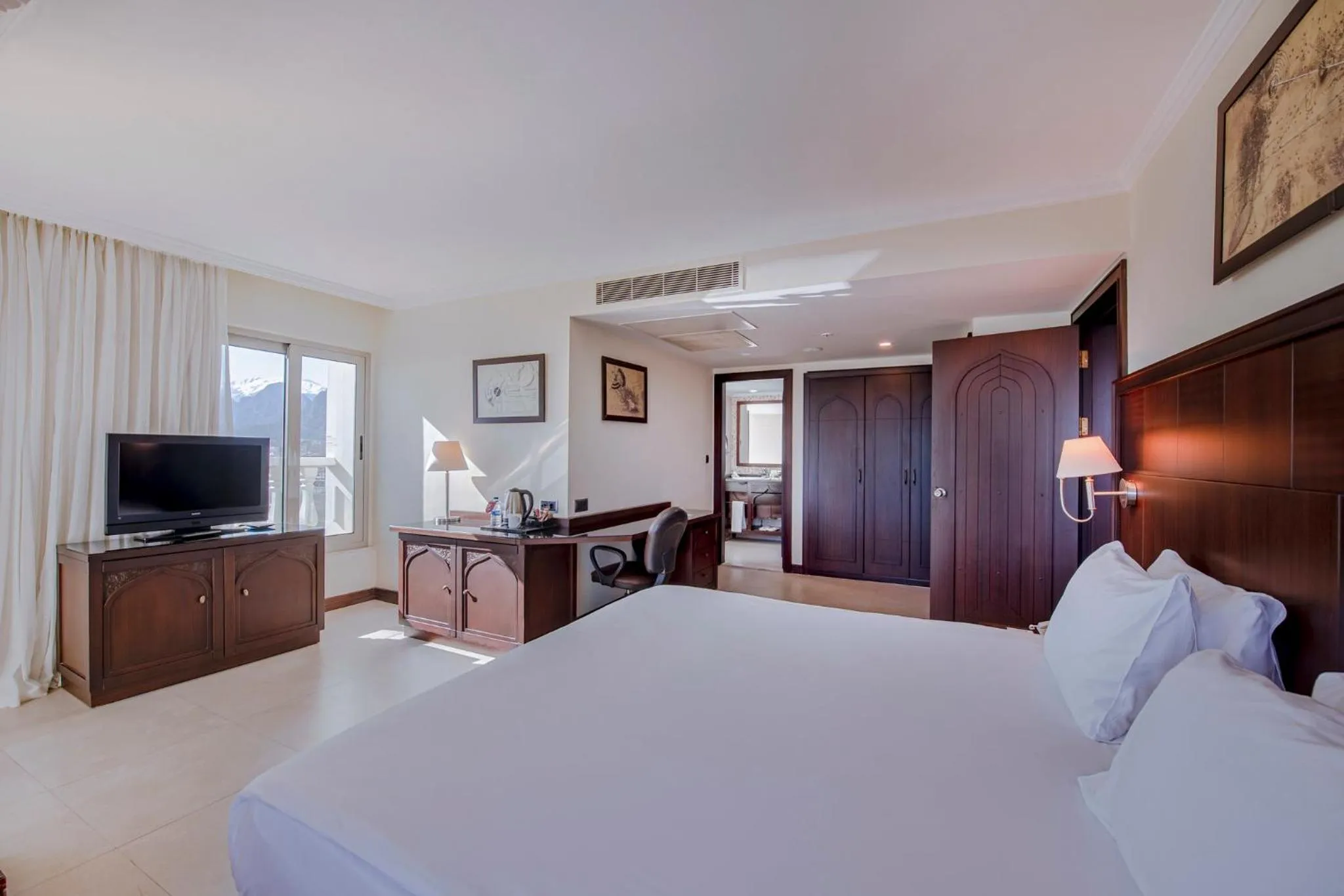 Photo of the whole room, Bed in Crowne Plaza Antalya by IHG