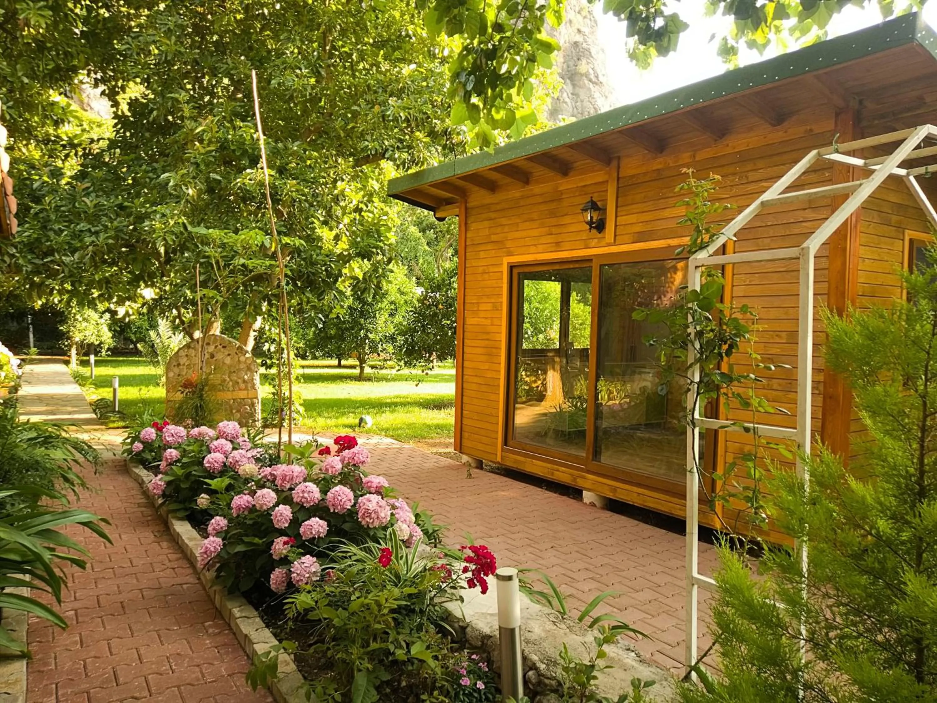 Garden in Simge Pension