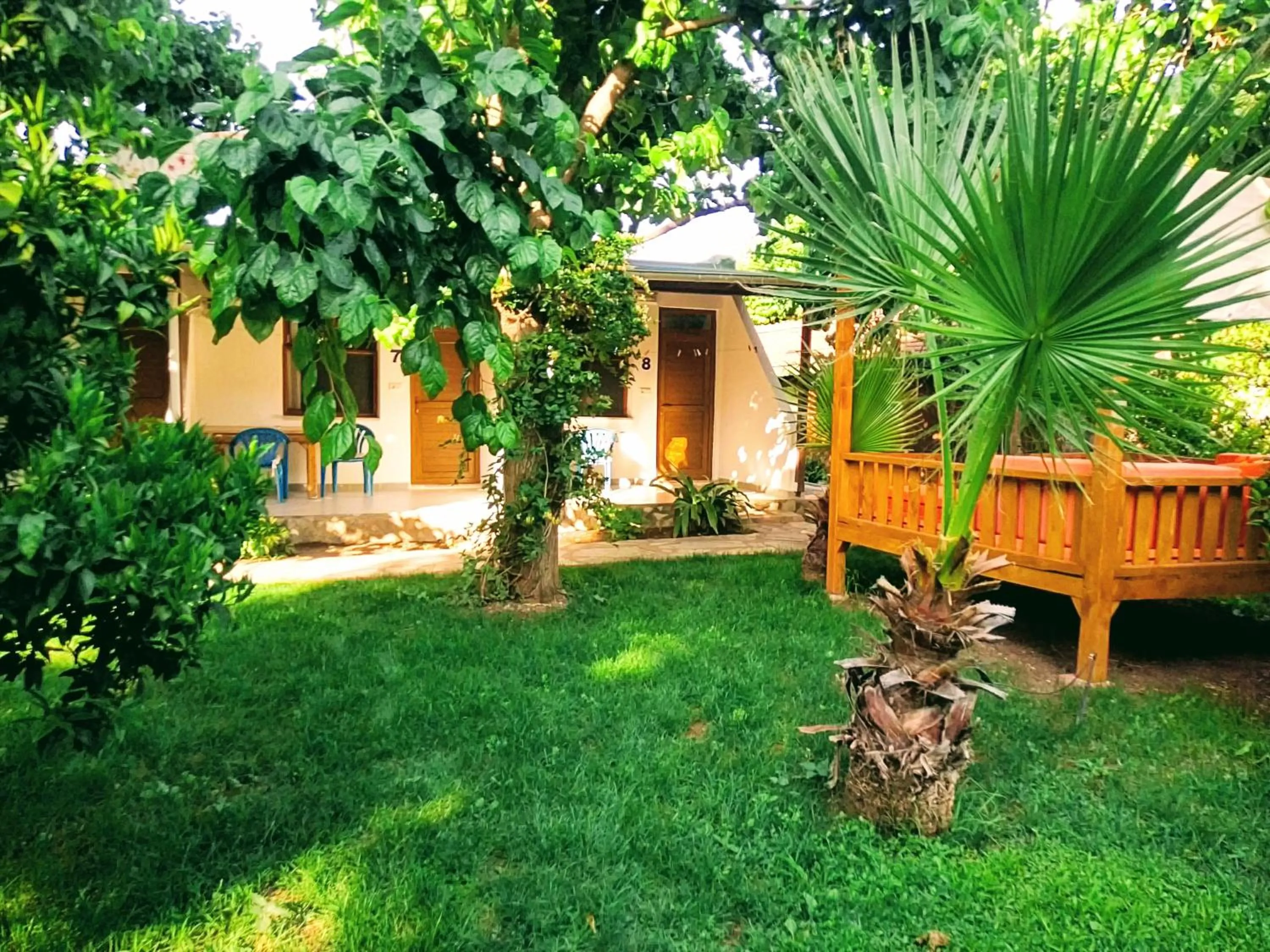 Garden in Simge Pension