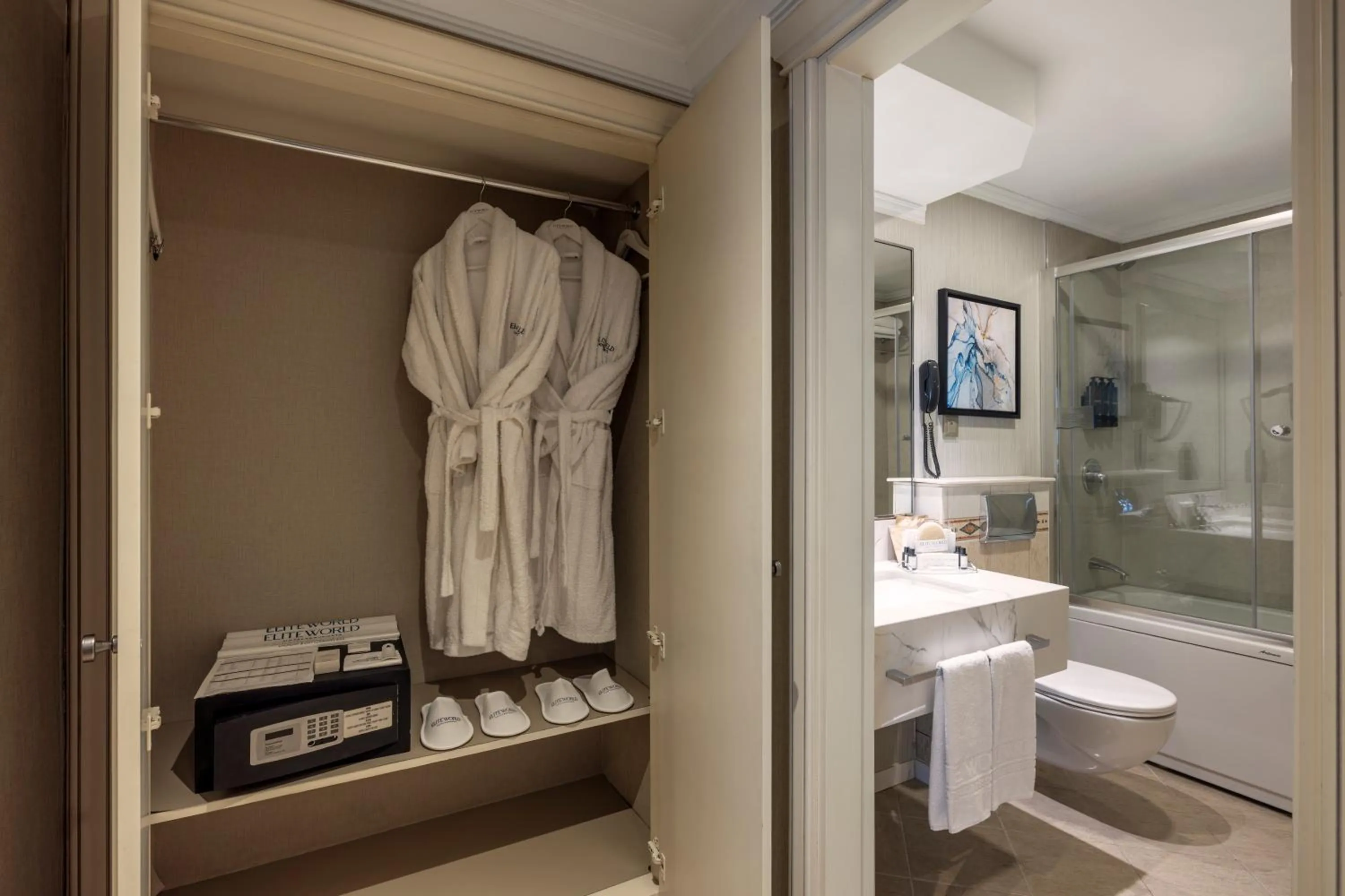 Shower in Elite World Comfy Istanbul Taksim