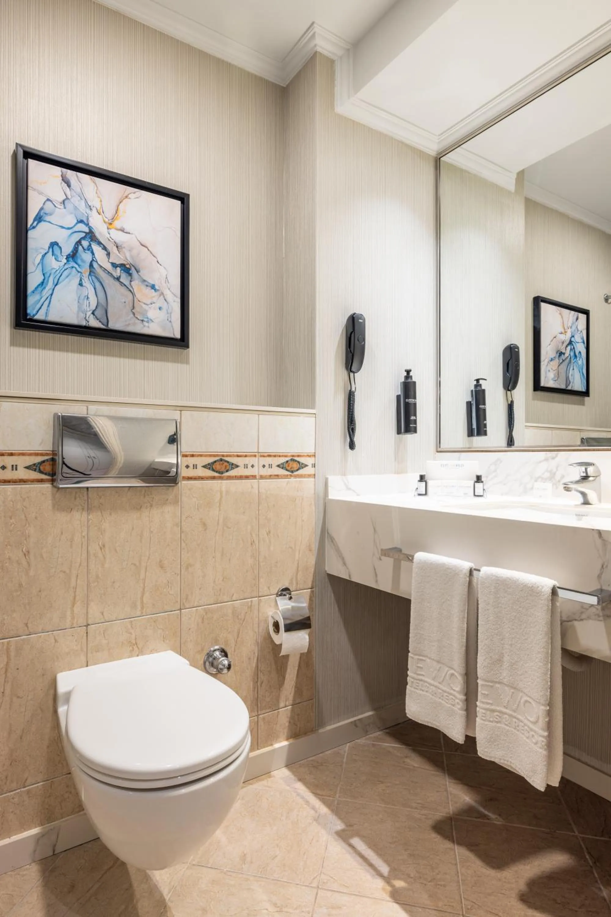 Toilet in Elite World Comfy Istanbul Taksim