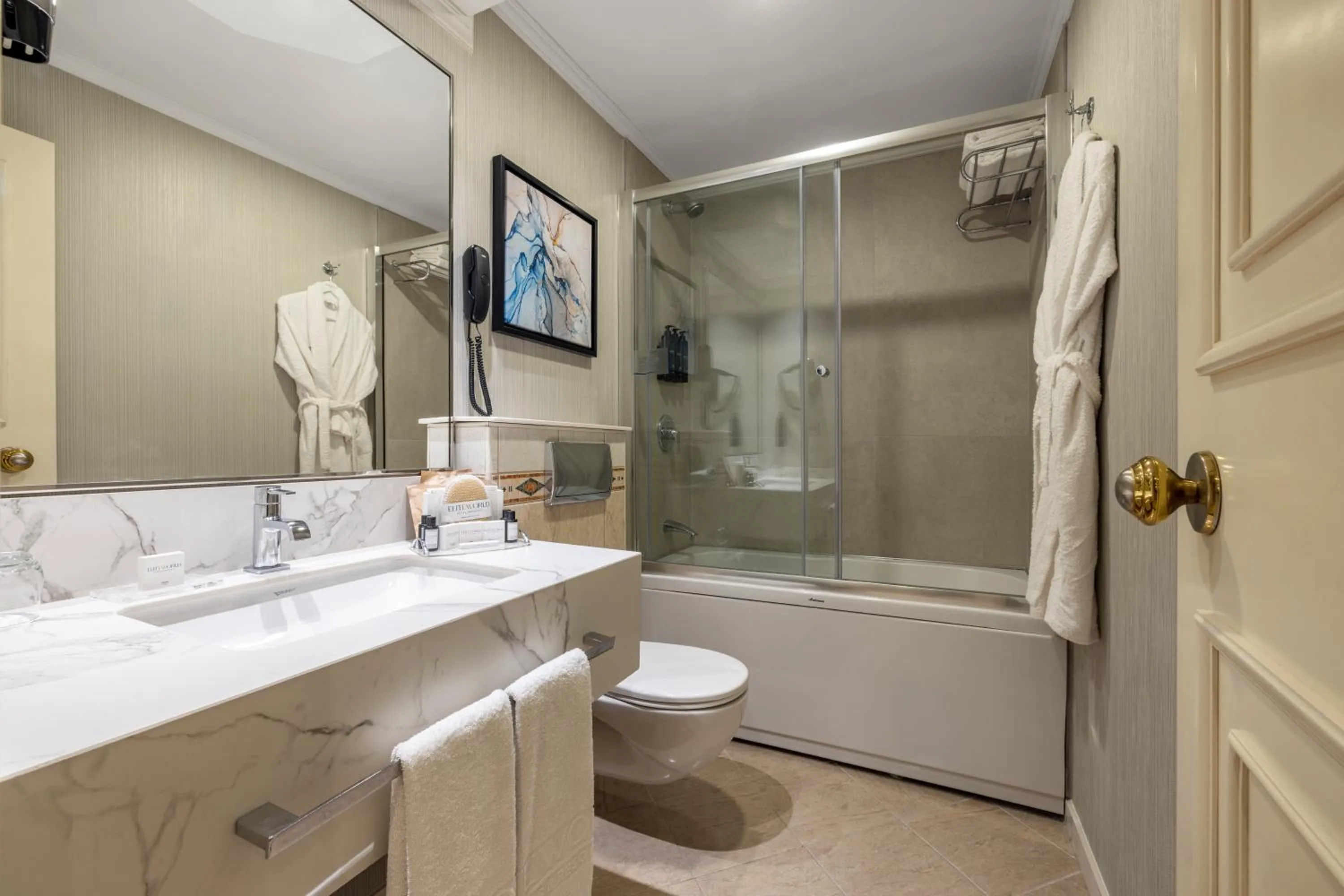 Toilet in Elite World Comfy Istanbul Taksim