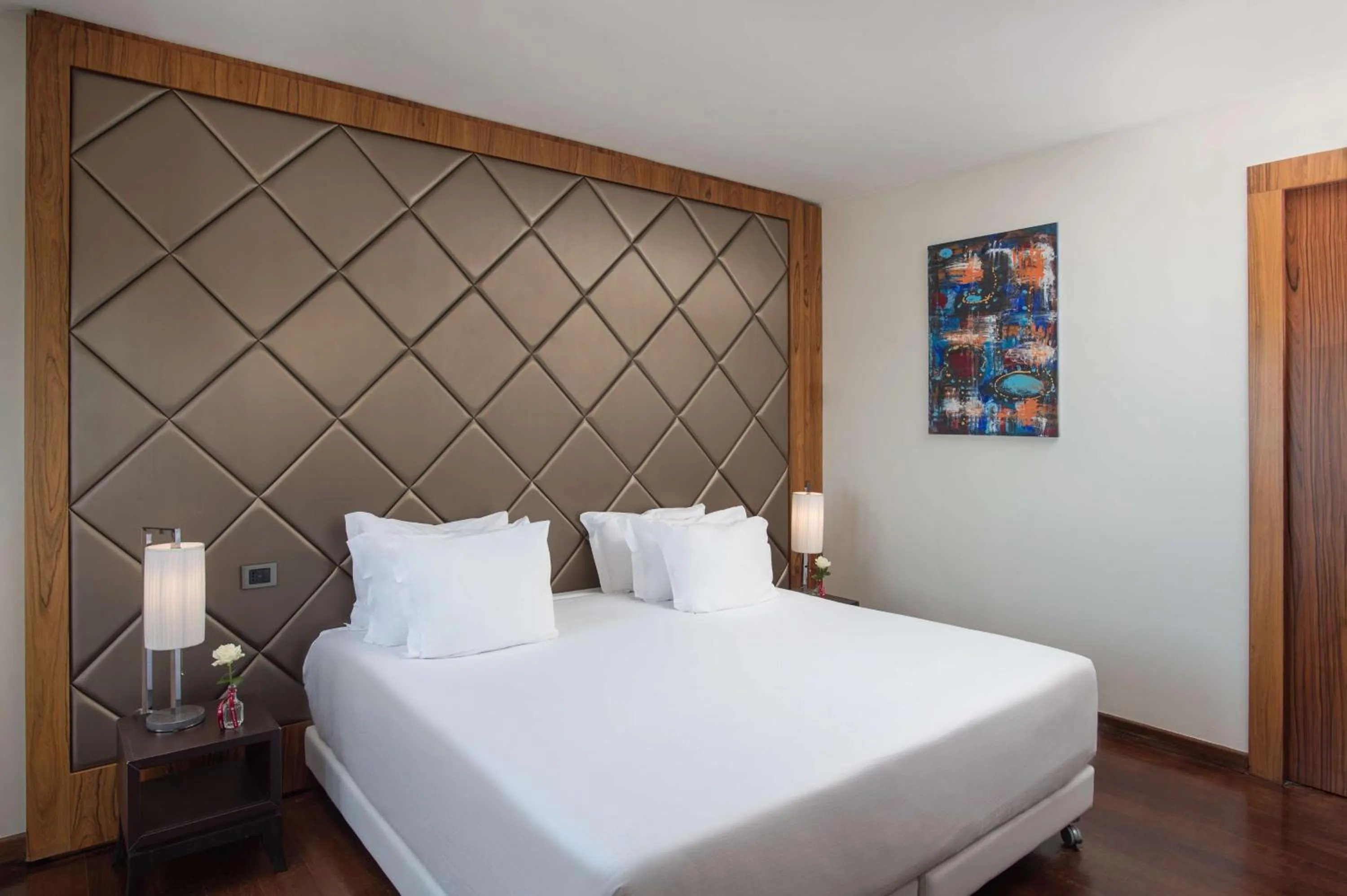 Photo of the whole room, Bed in NH Collection Taormina