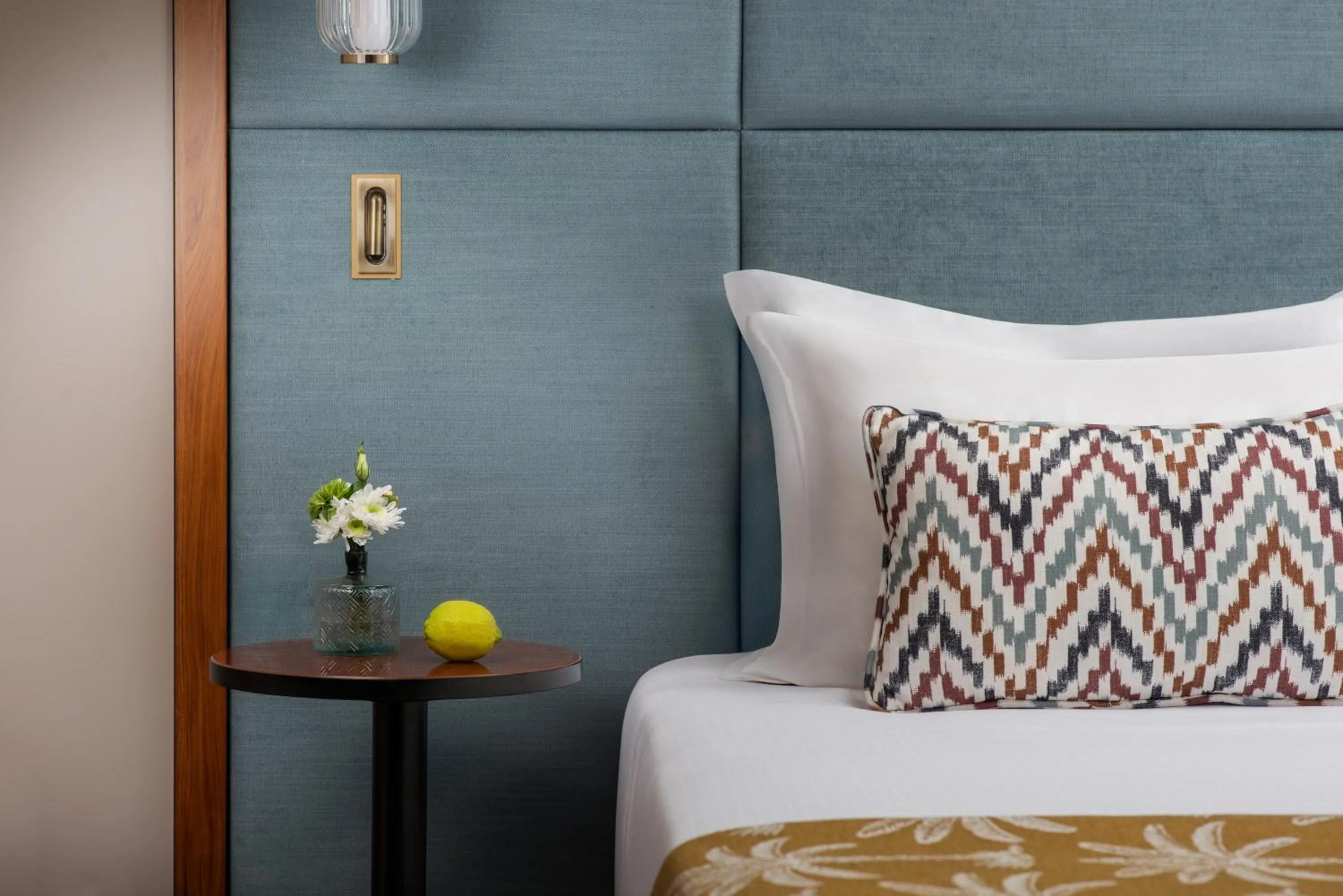 Guests, Bed in NH Collection Taormina