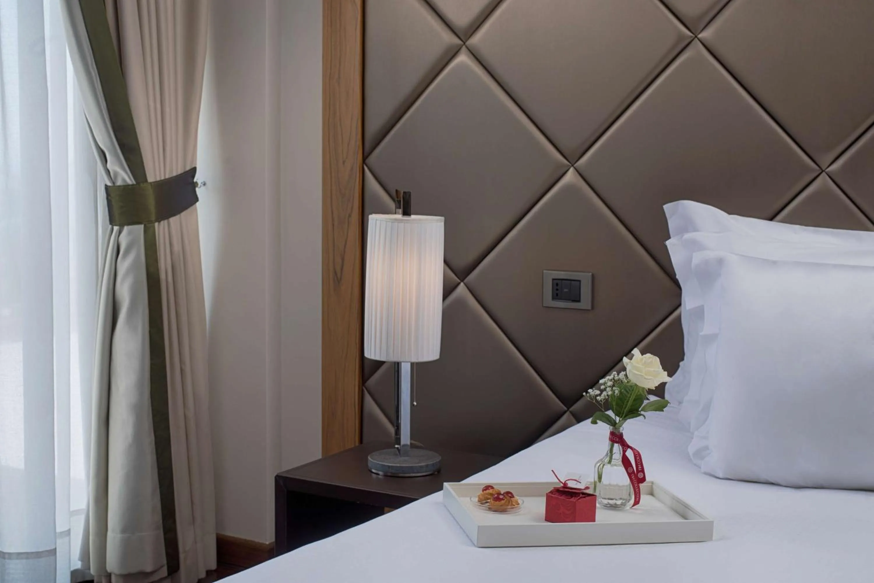 Photo of the whole room, Bed in NH Collection Taormina