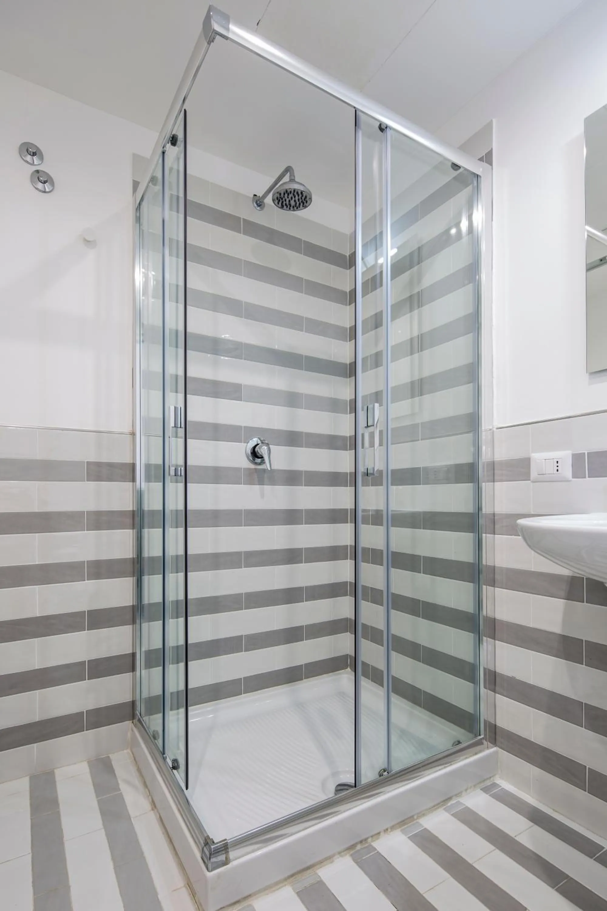 Shower in Flower Suites Sorrento