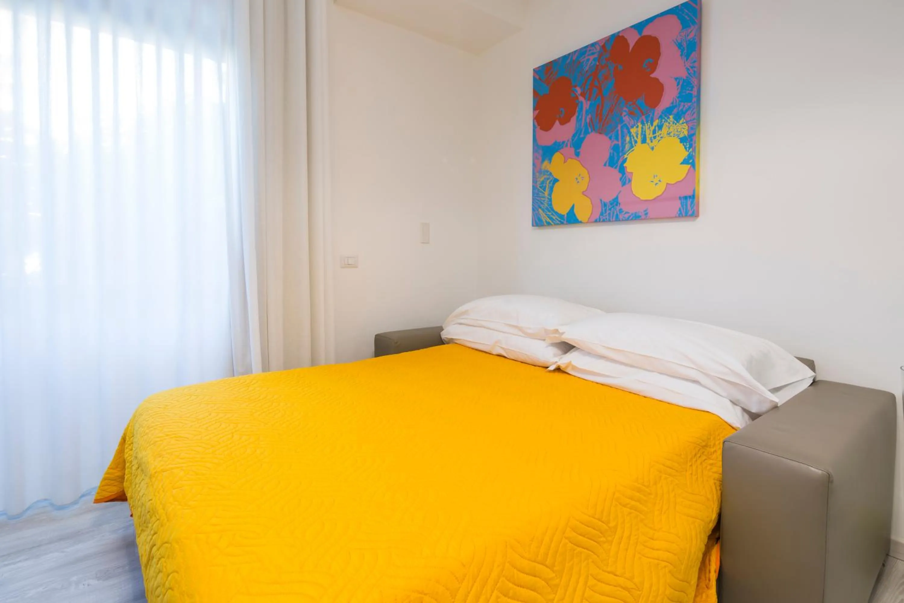 Living room, Bed in Flower Suites Sorrento