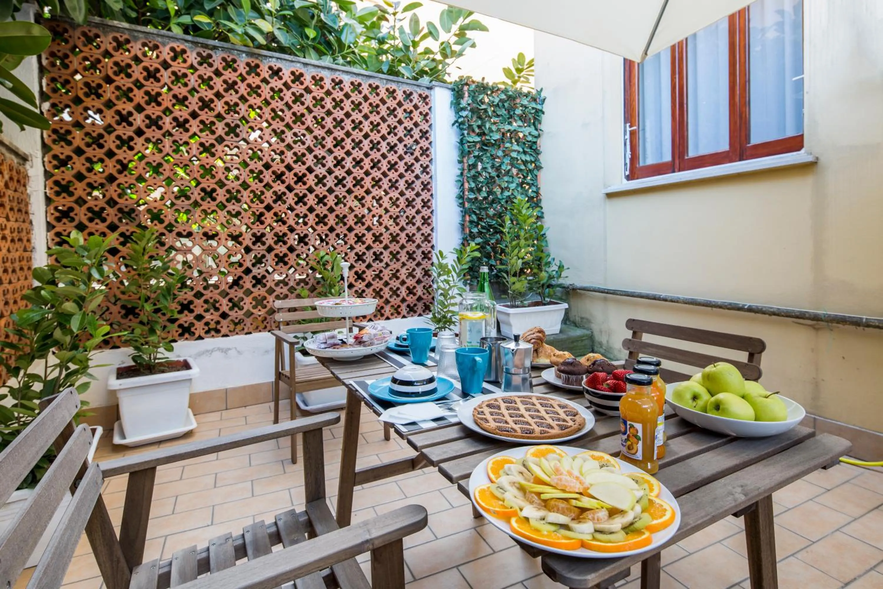 Shower in Flower Suites Sorrento