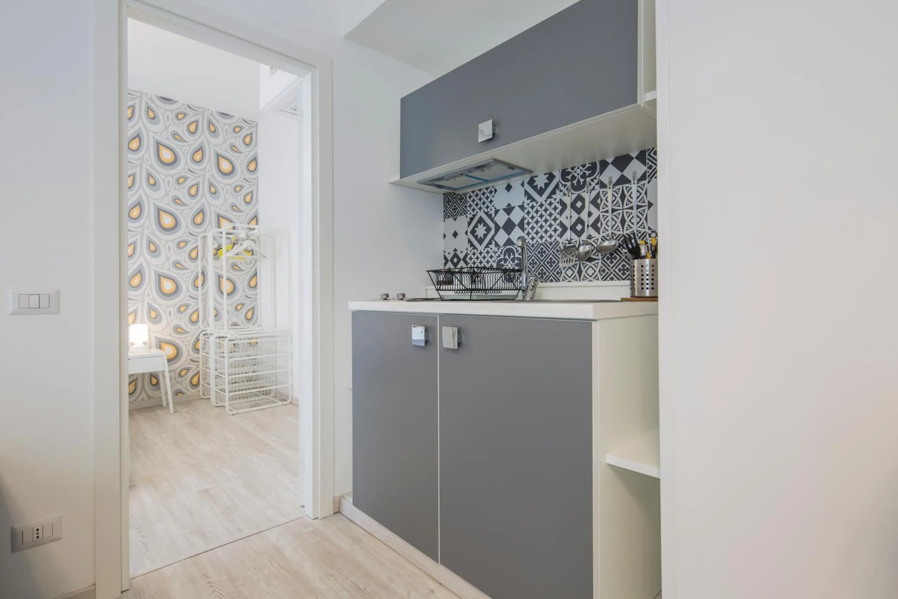 Coffee/tea facilities in Flower Suites Sorrento