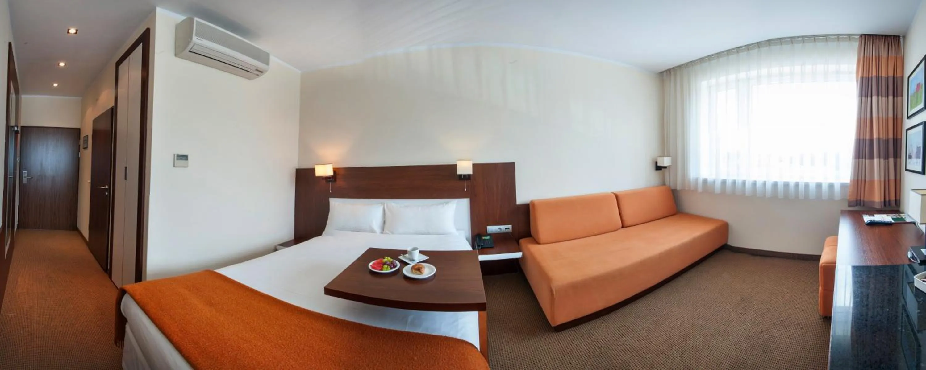Day, Bed in Desilva Inn Katowice Airport
