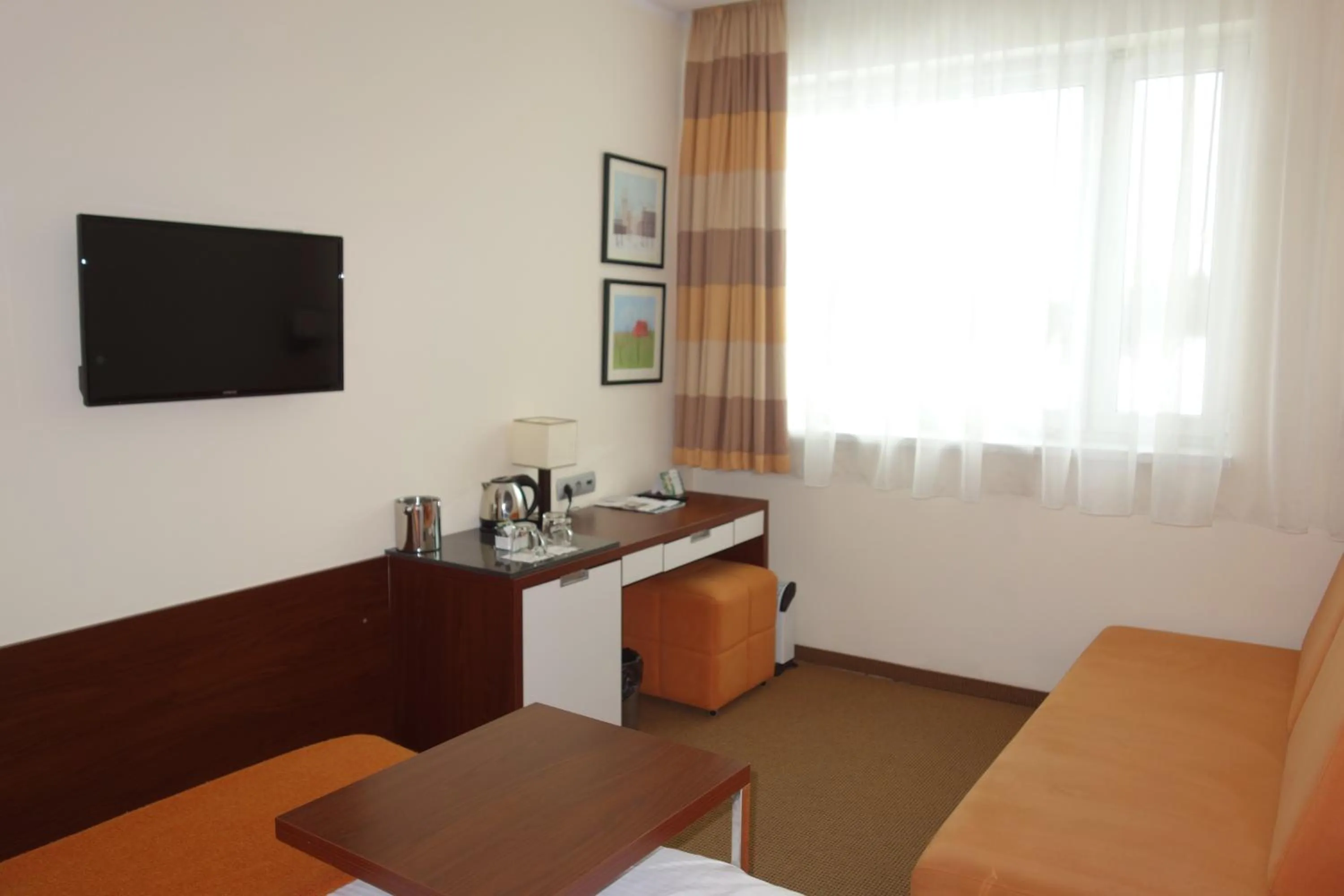 Photo of the whole room in Desilva Inn Katowice Airport