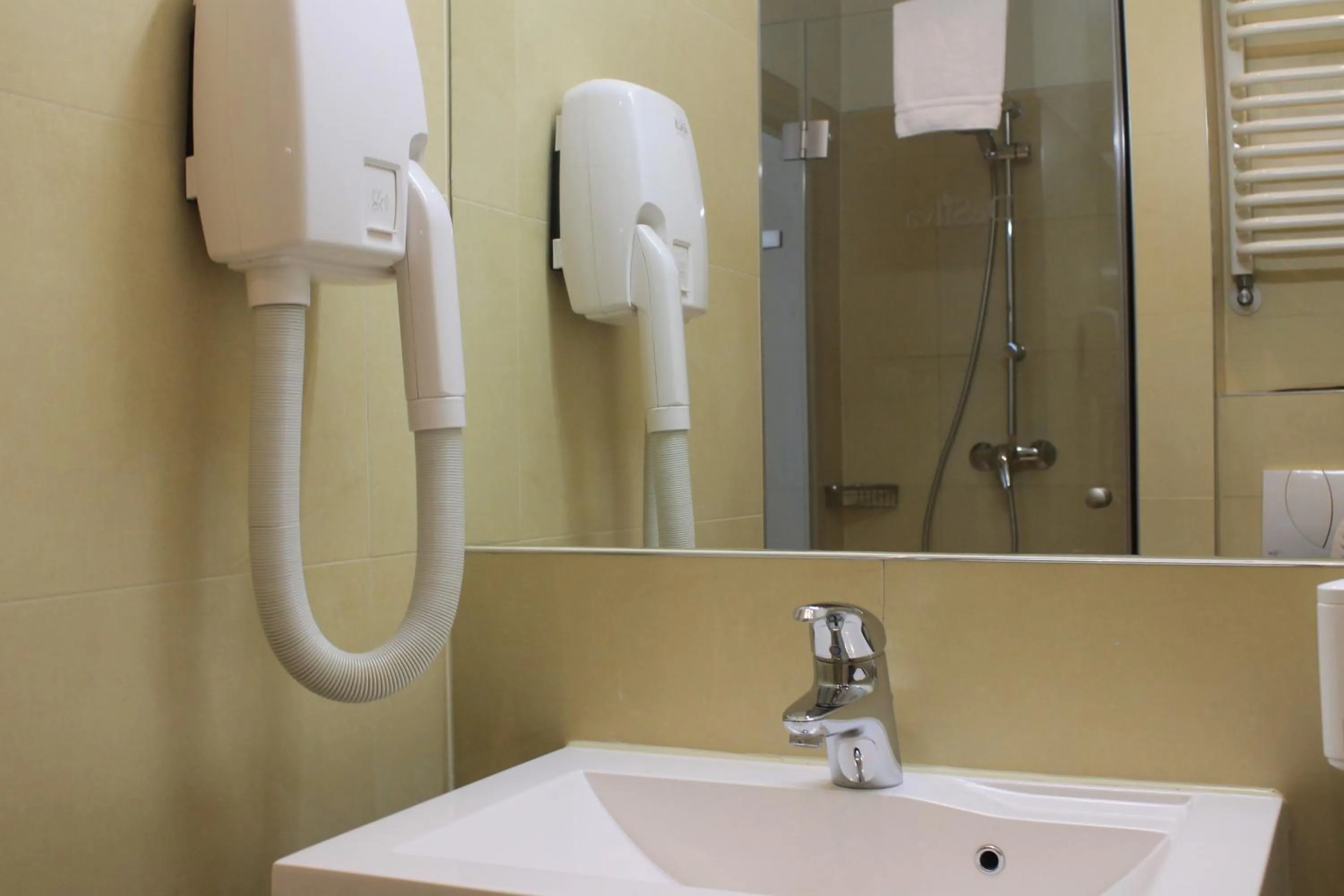 Bathroom in Desilva Inn Katowice Airport