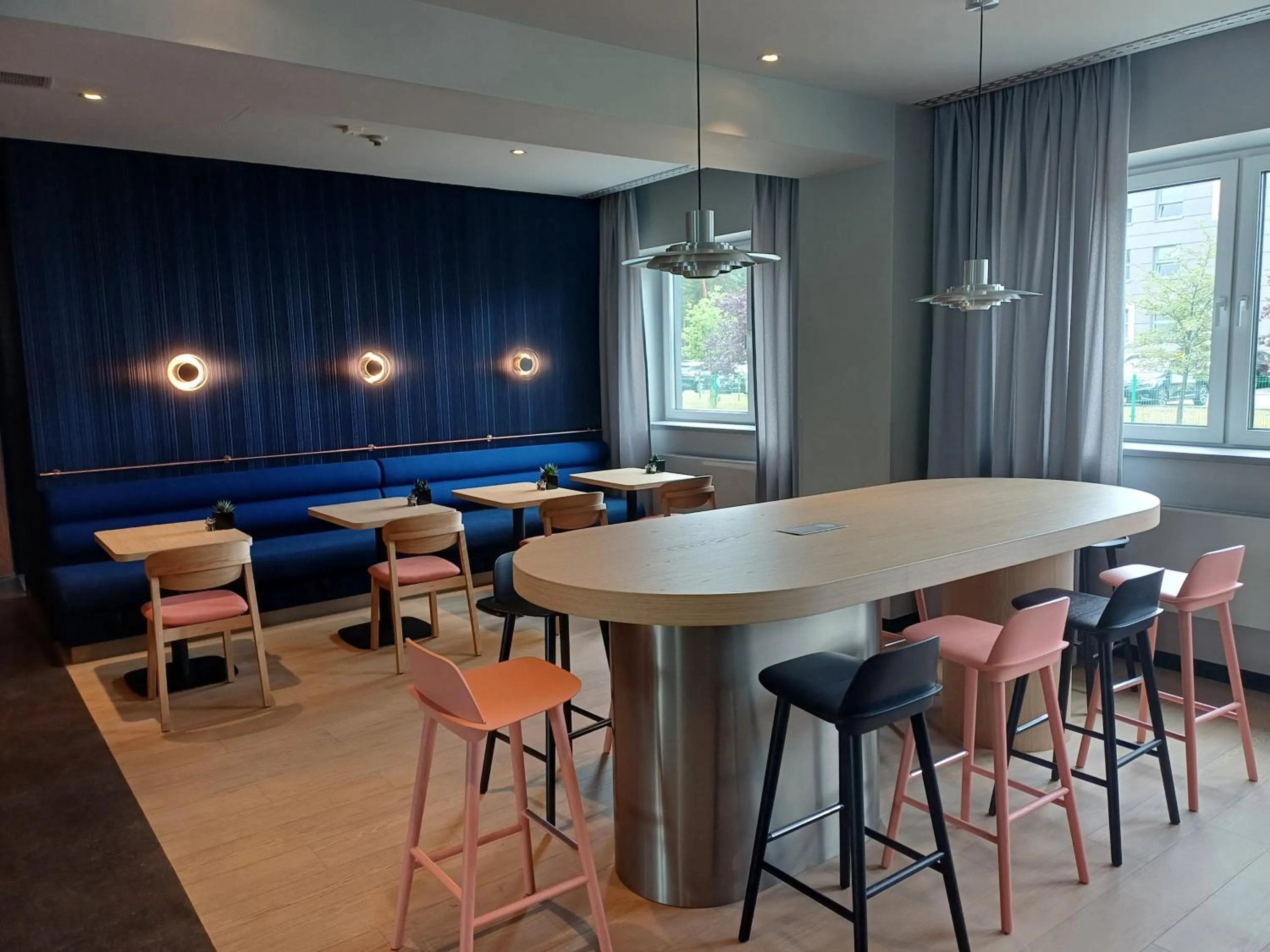 Restaurant/places to eat in Desilva Inn Katowice Airport