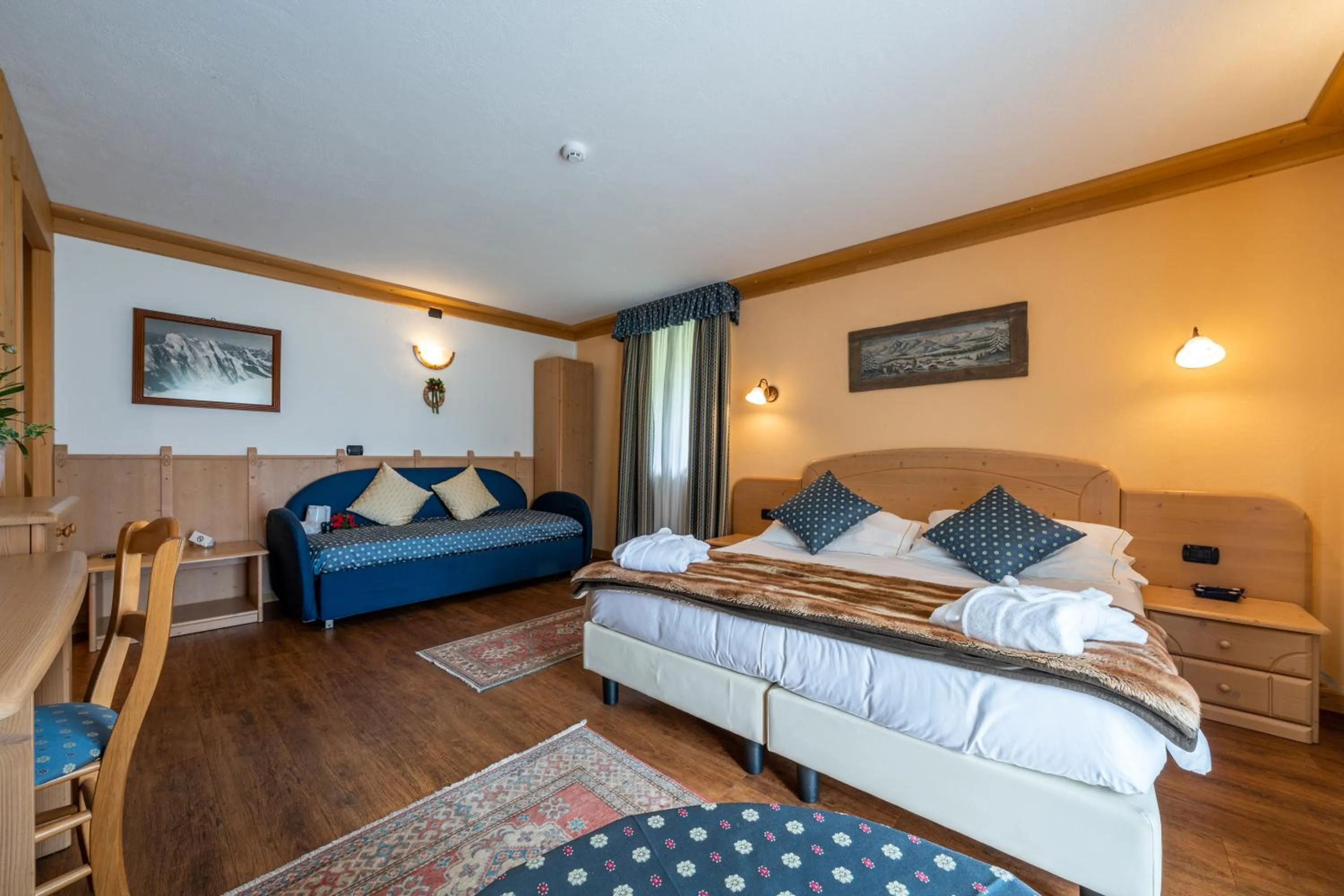 Bedroom, Bed in Lo Scoiattolo Hotel