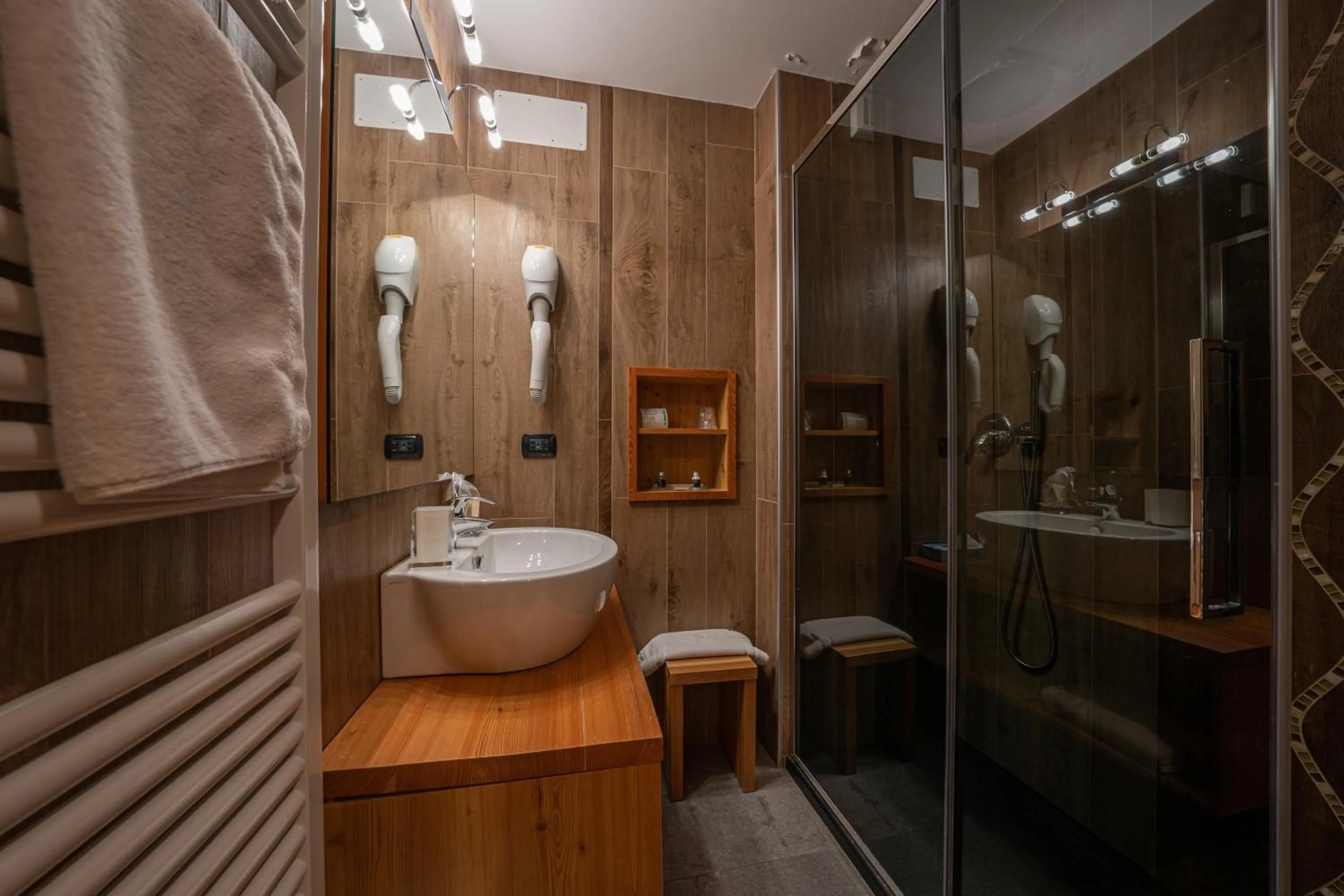 Bathroom in Lo Scoiattolo Hotel