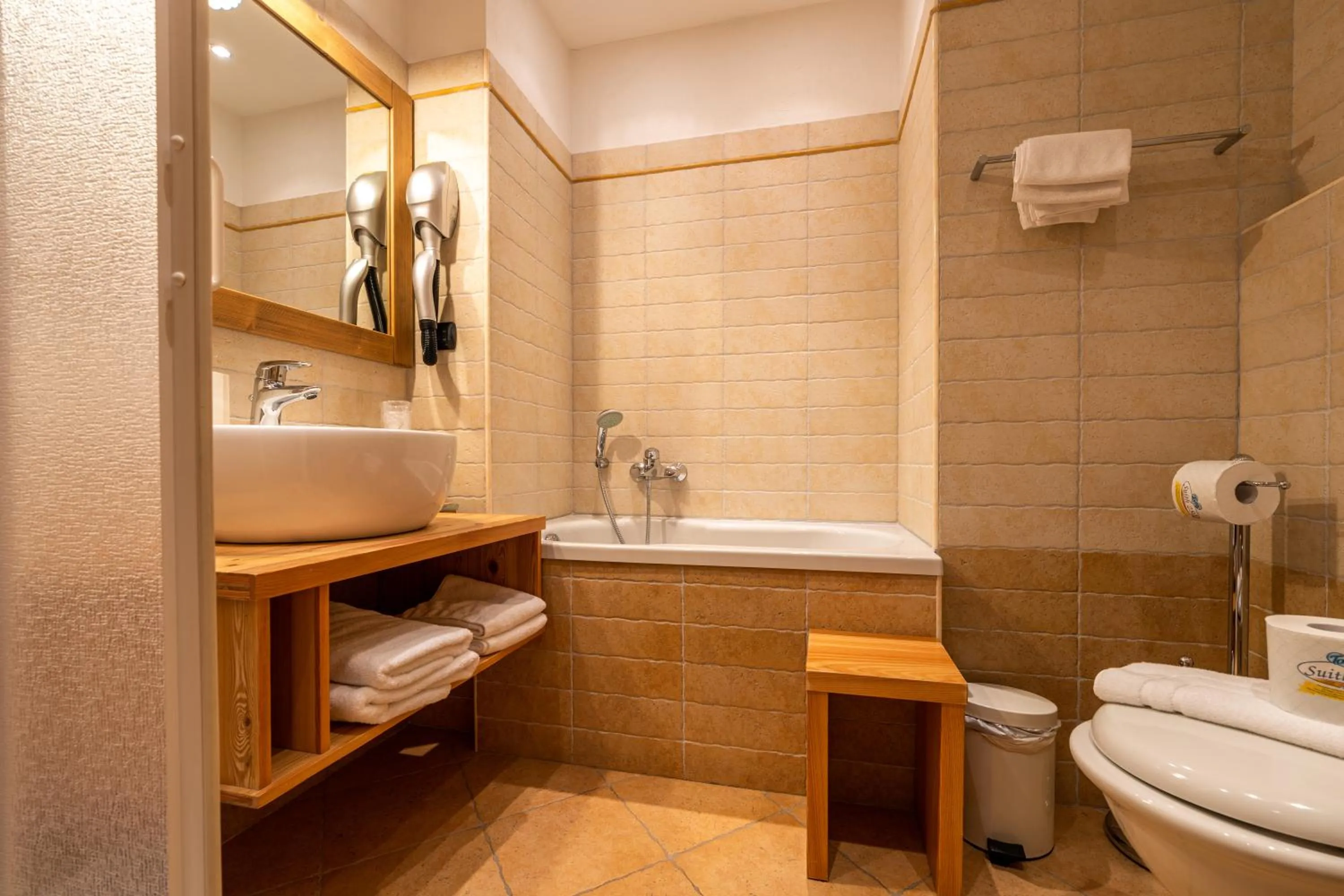 Bathroom in Lo Scoiattolo Hotel