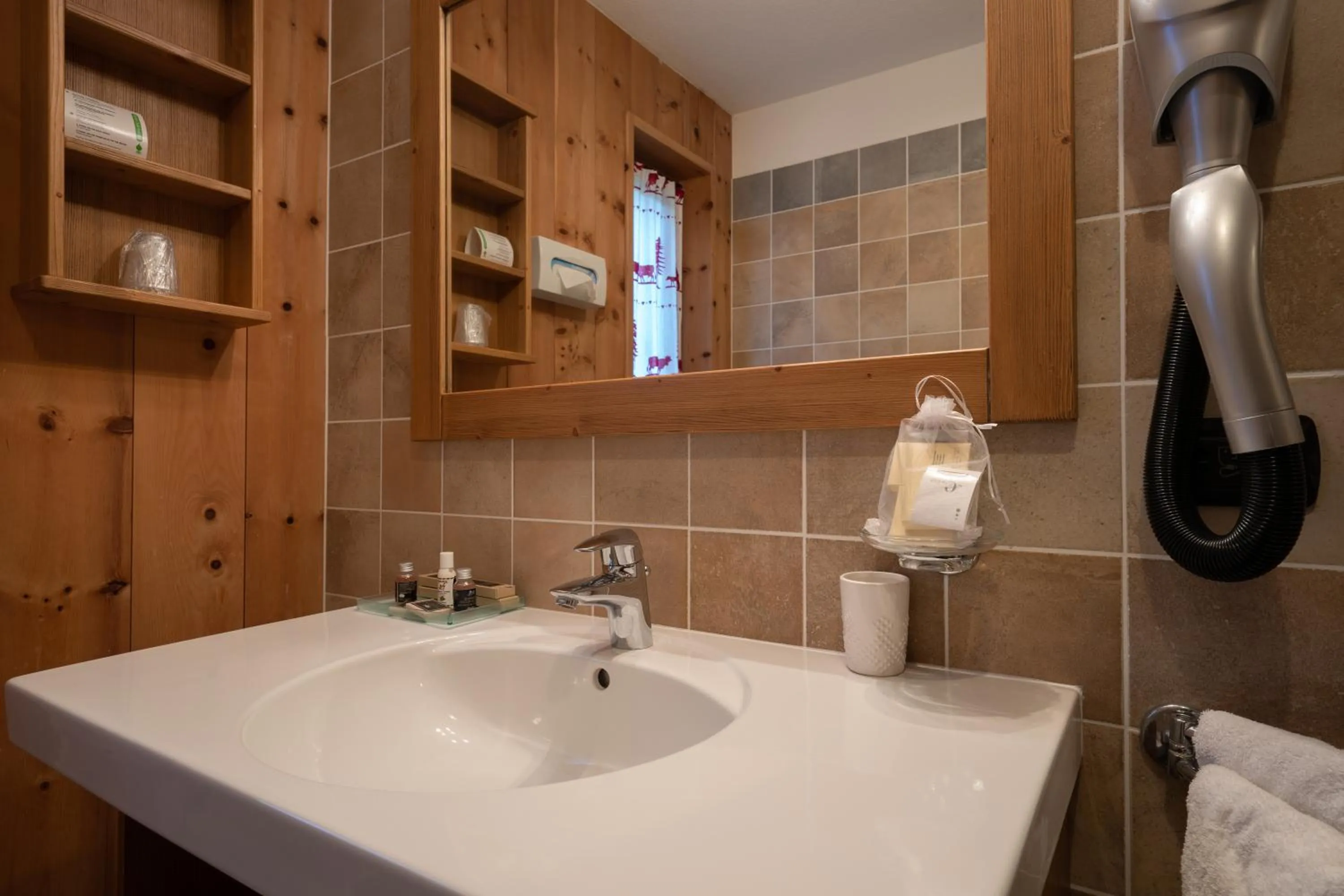 Bathroom in Lo Scoiattolo Hotel
