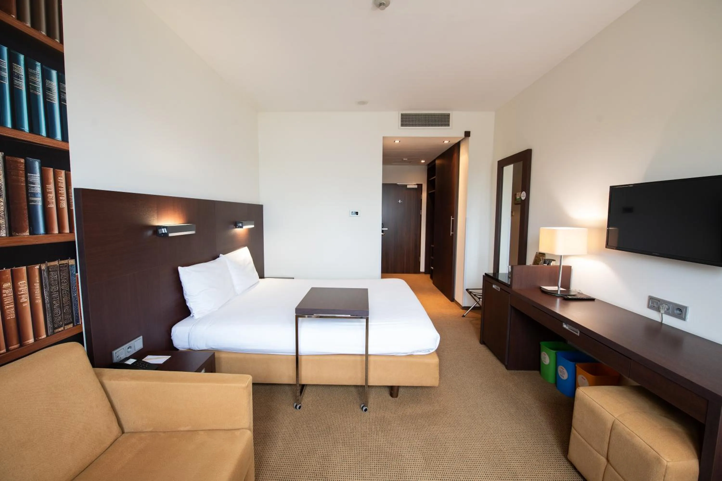 Photo of the whole room, Bed in DeSilva Warszawa Piaseczno