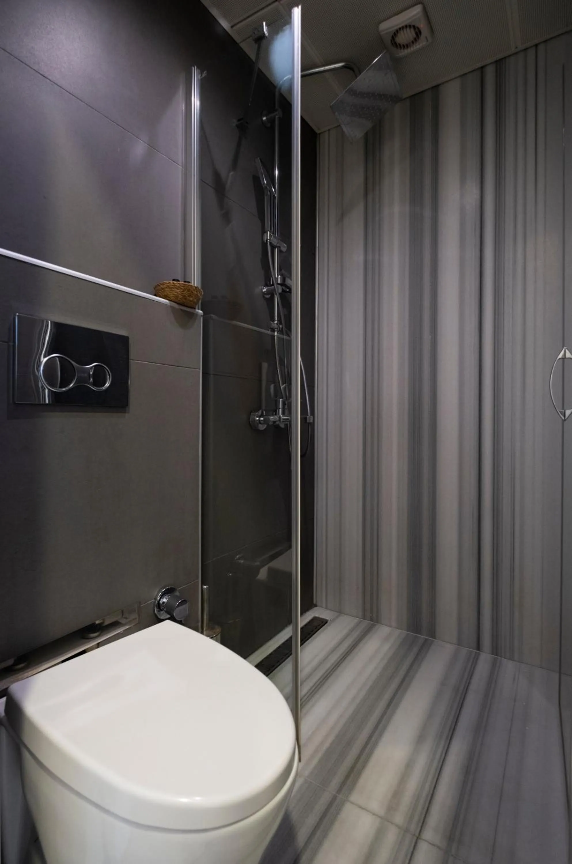 Shower in The Pera Hotel