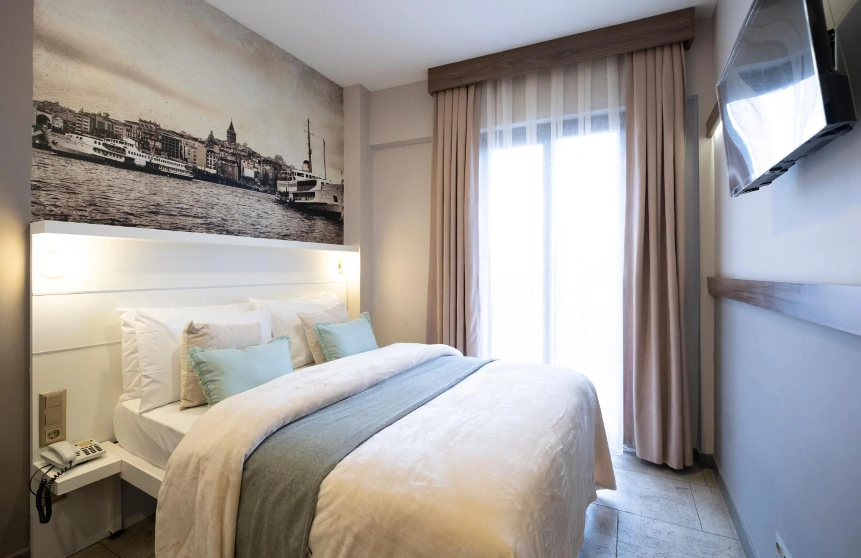 Bed in The Pera Hotel