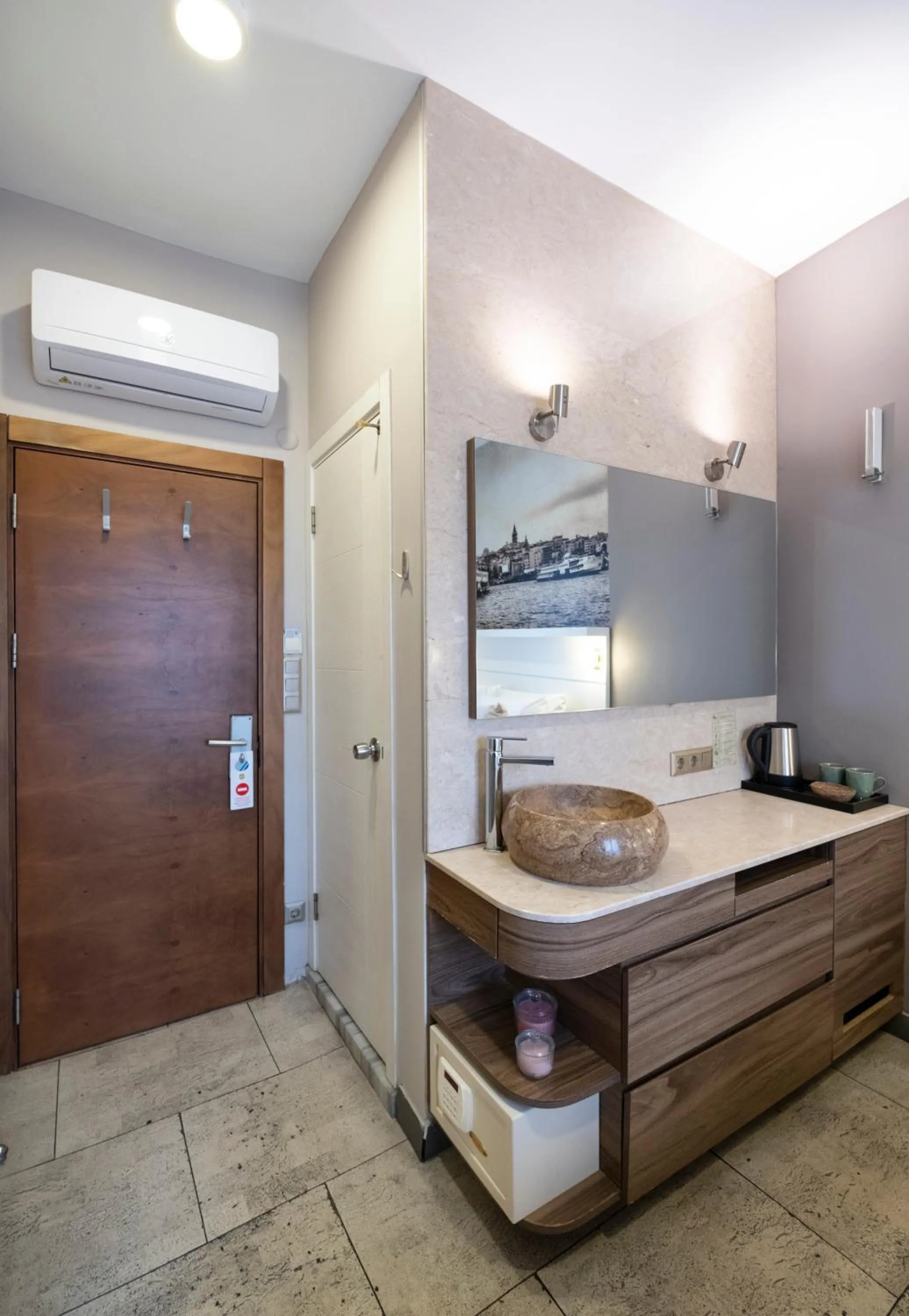 Photo of the whole room in The Pera Hotel