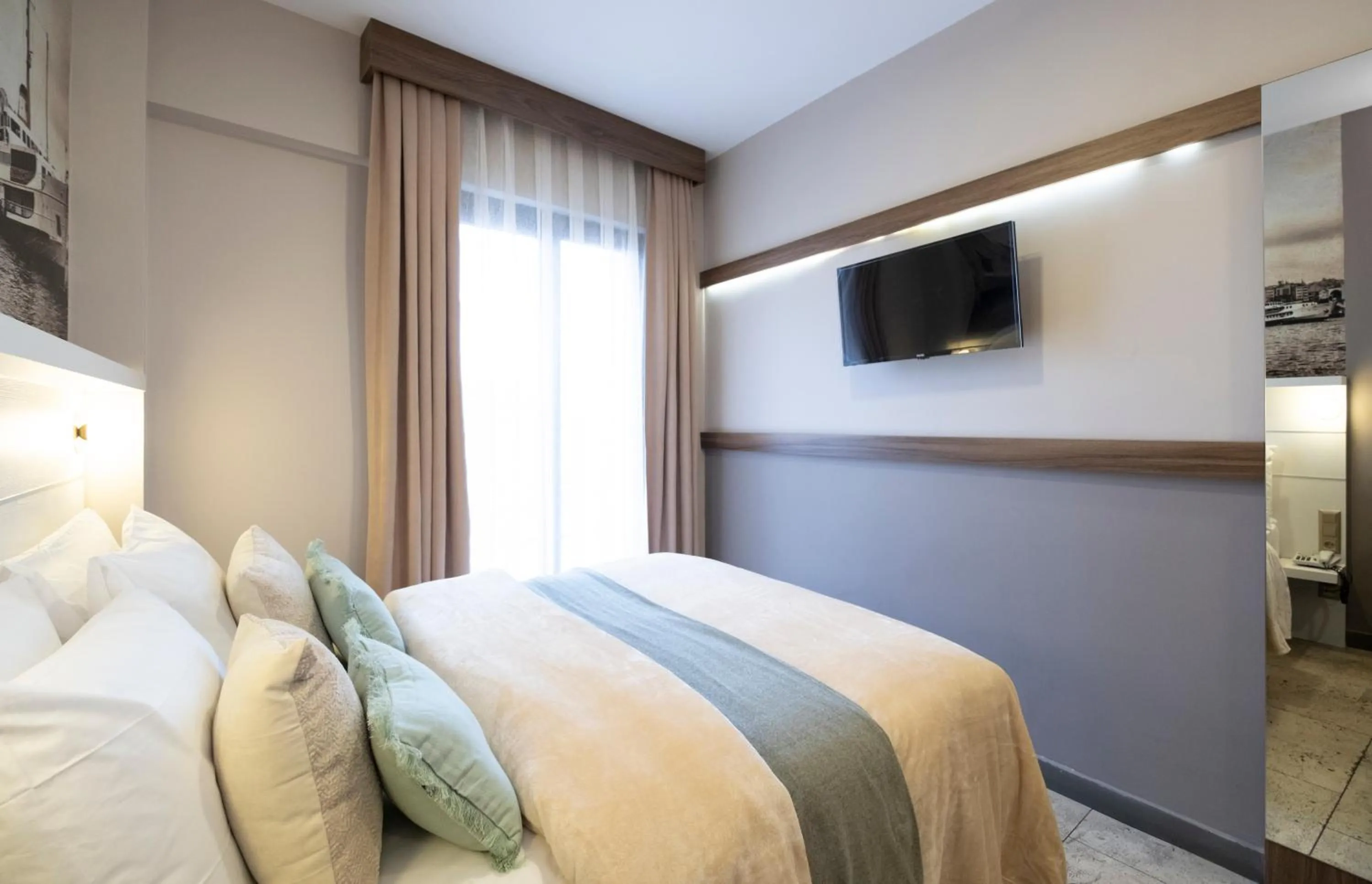 Bed in The Pera Hotel