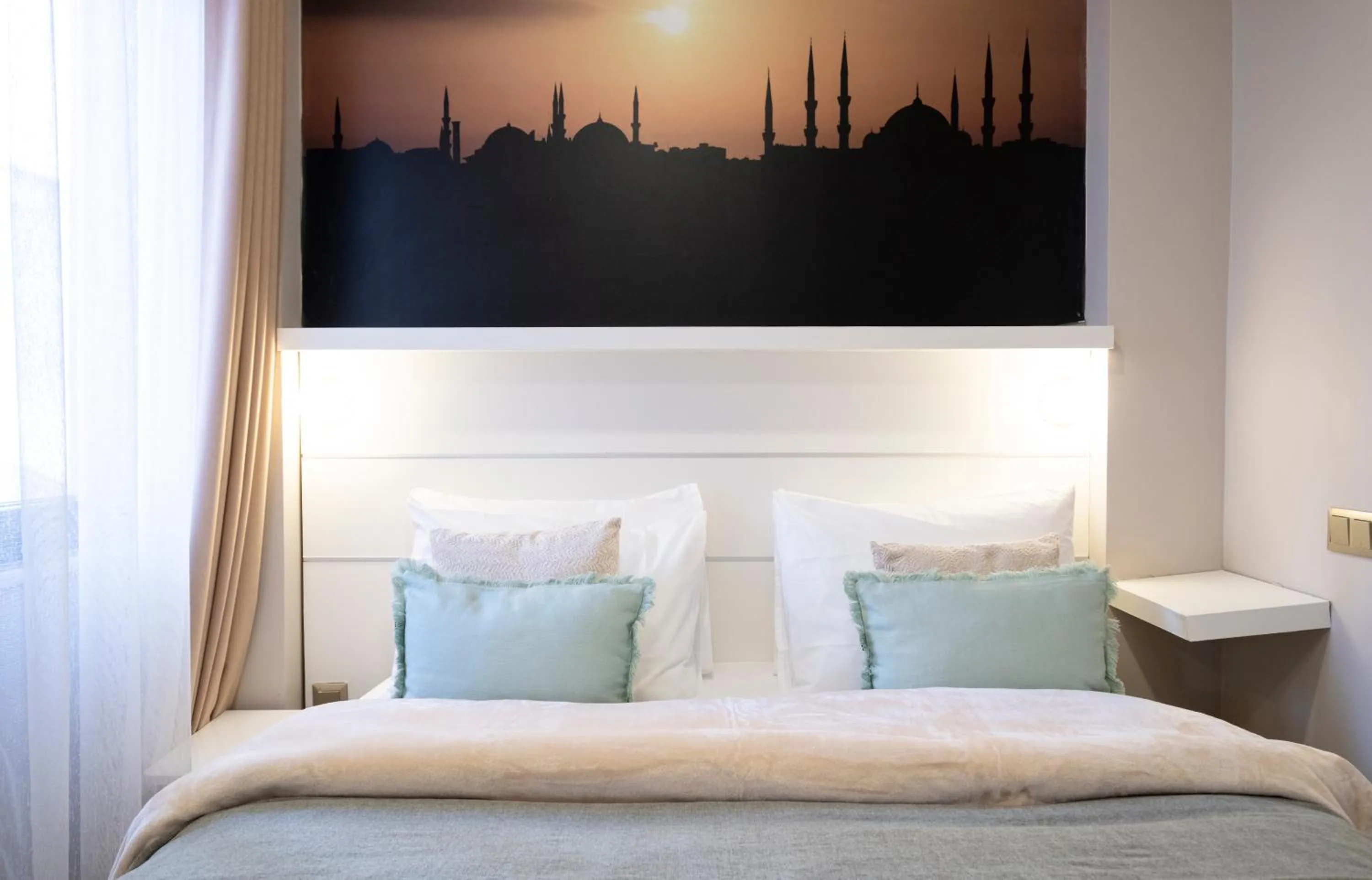 Bed in The Pera Hotel