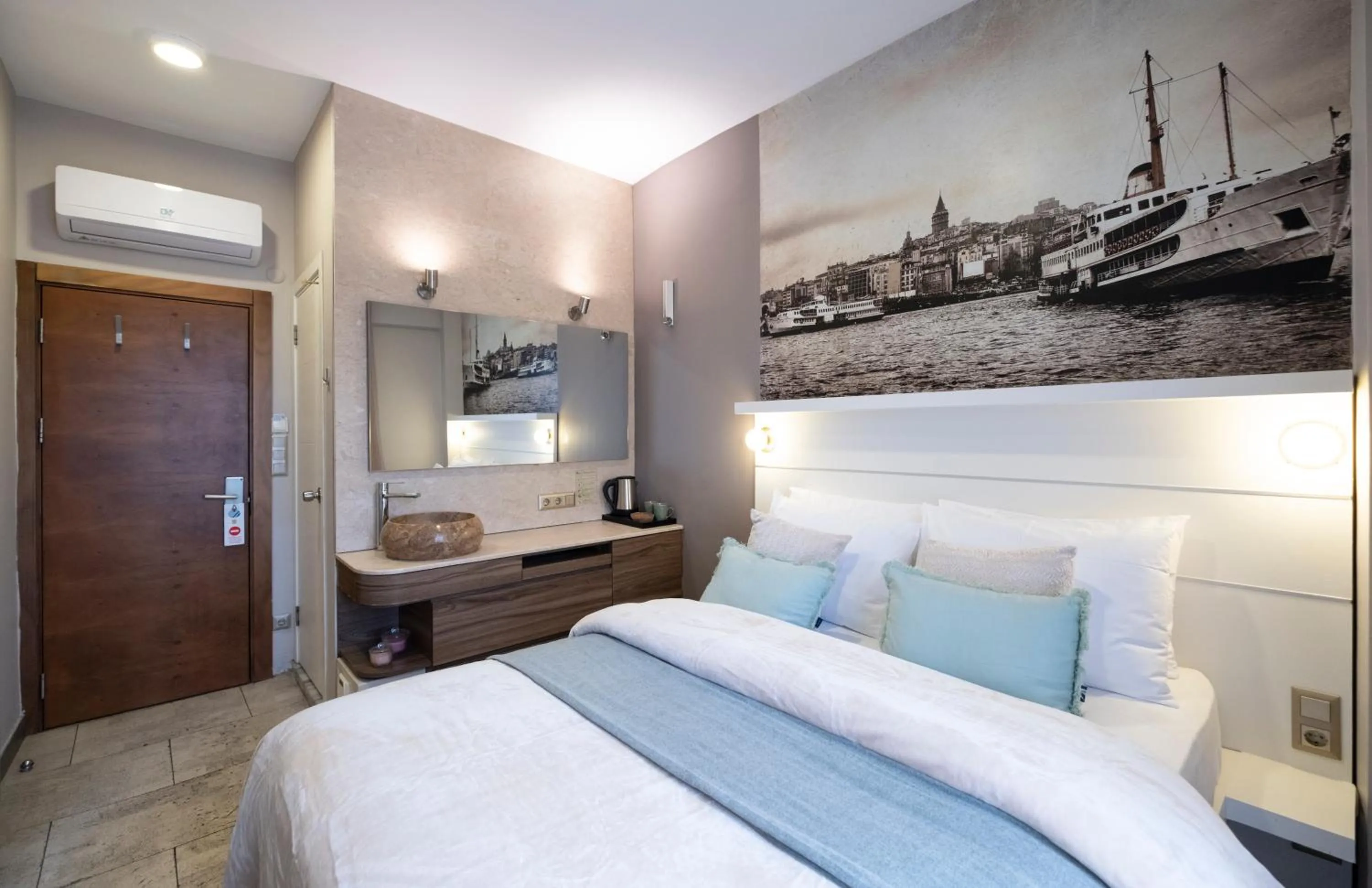 Bed in The Pera Hotel