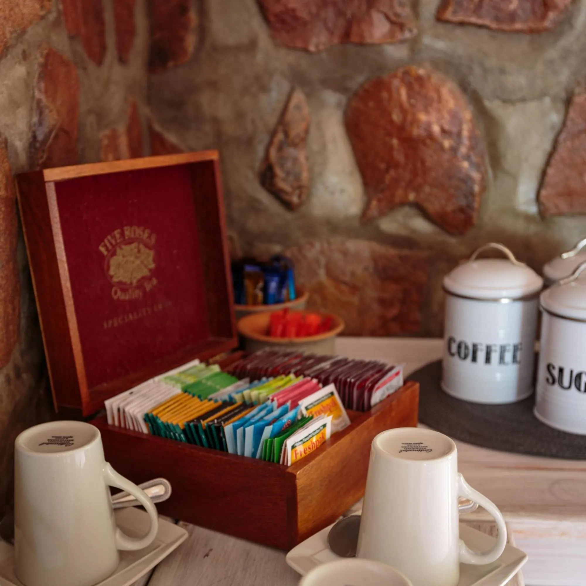 Coffee/tea facilities in Elegant Desert Lodge