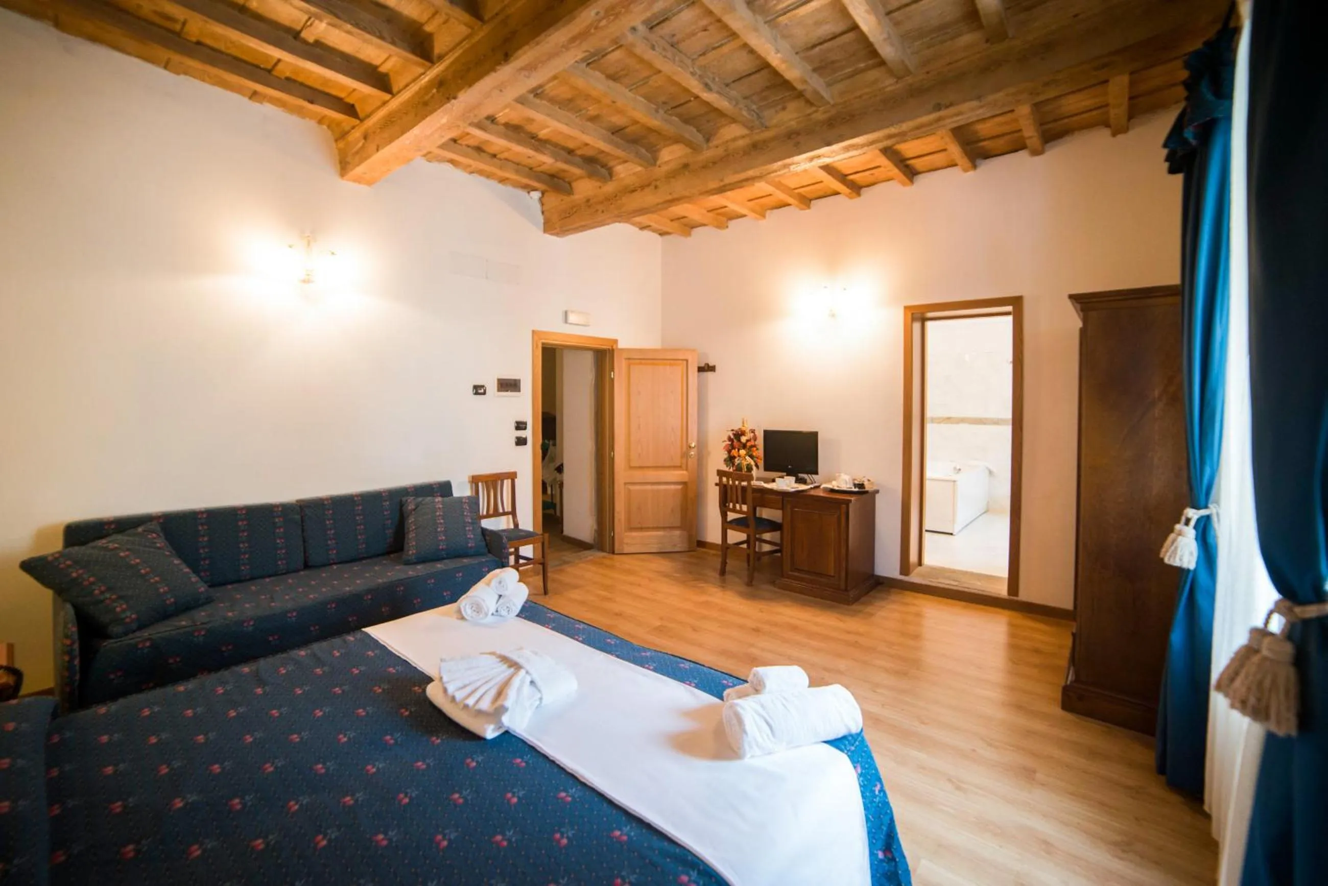 Bedroom, Bed in HG Abetone e Piramidi Resort