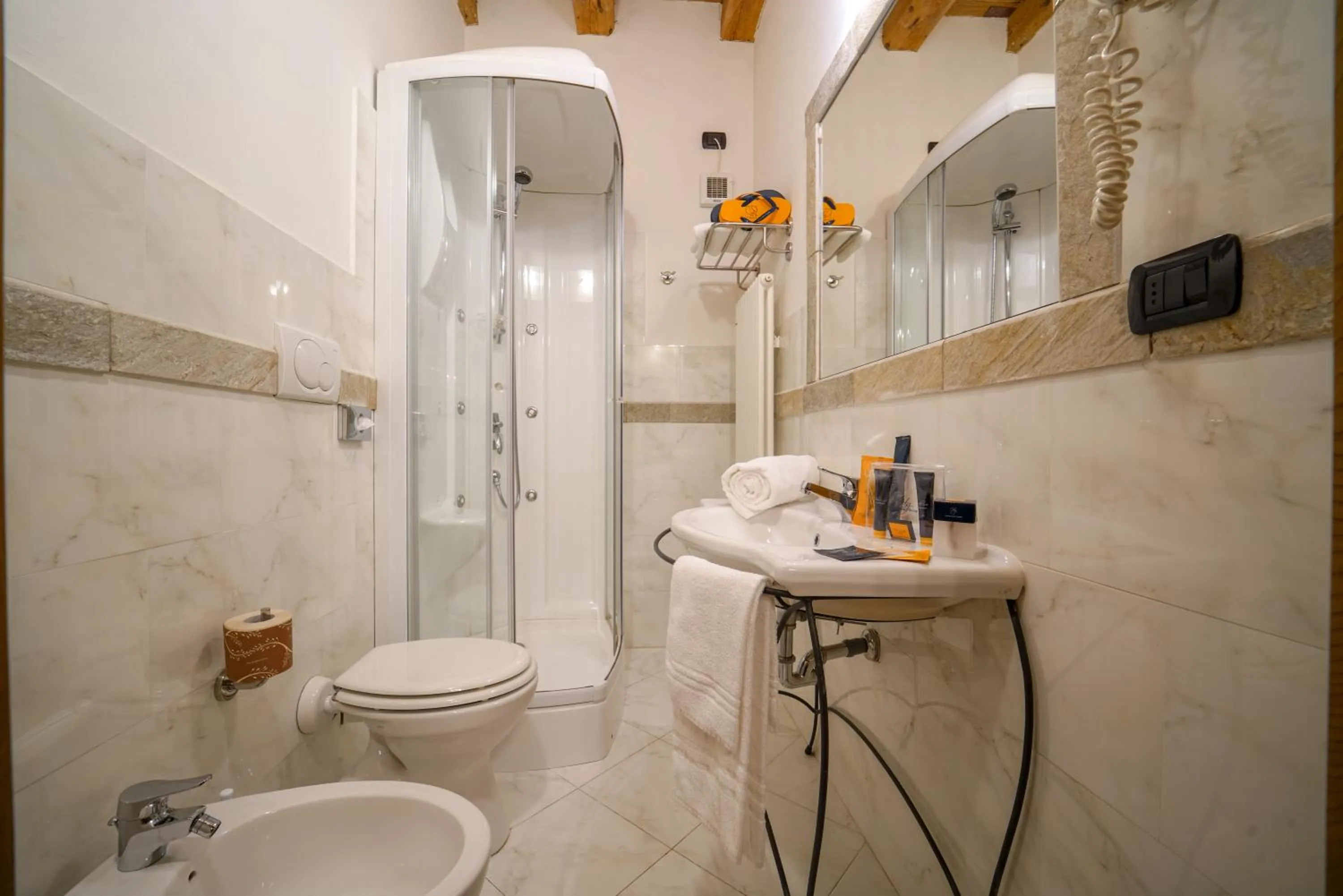 Bathroom in HG Abetone e Piramidi Resort