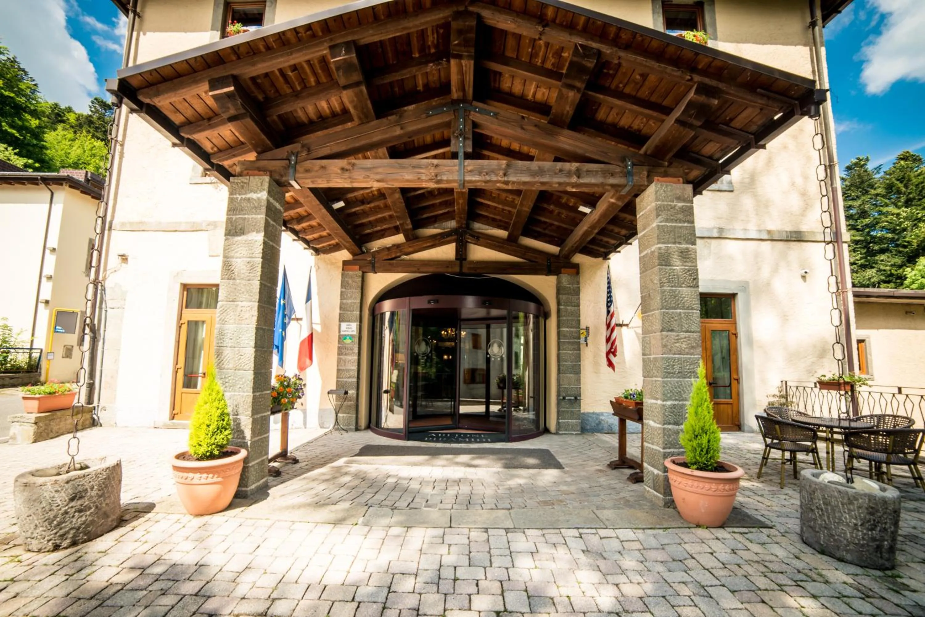 Facade/entrance in HG Abetone e Piramidi Resort