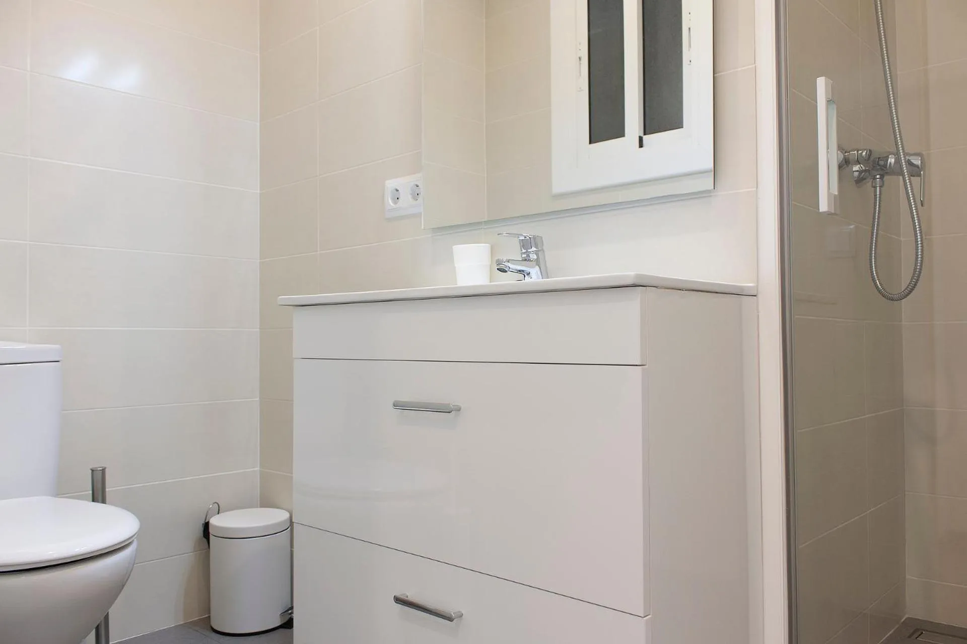 Shower in Flateli Roger 6