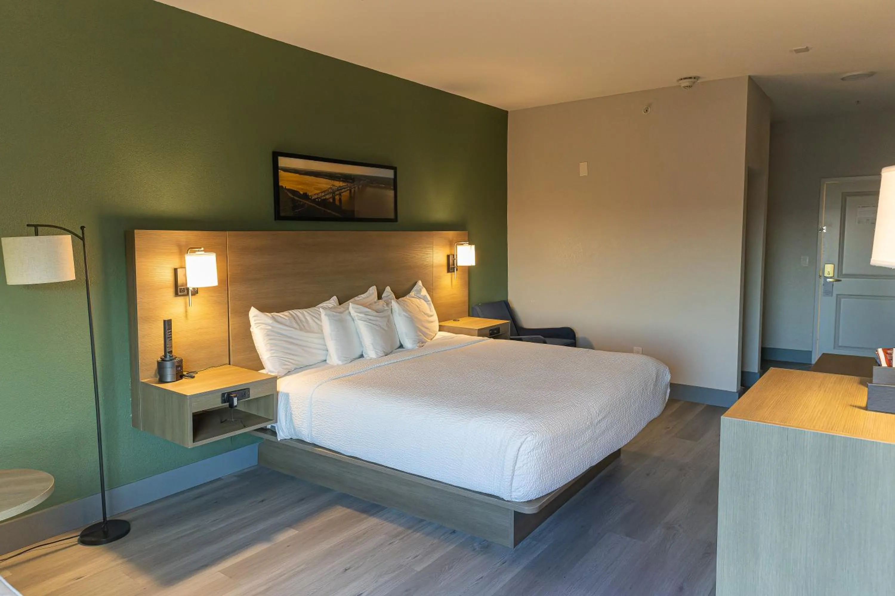 Bedroom, Bed in The Bridges Hotel