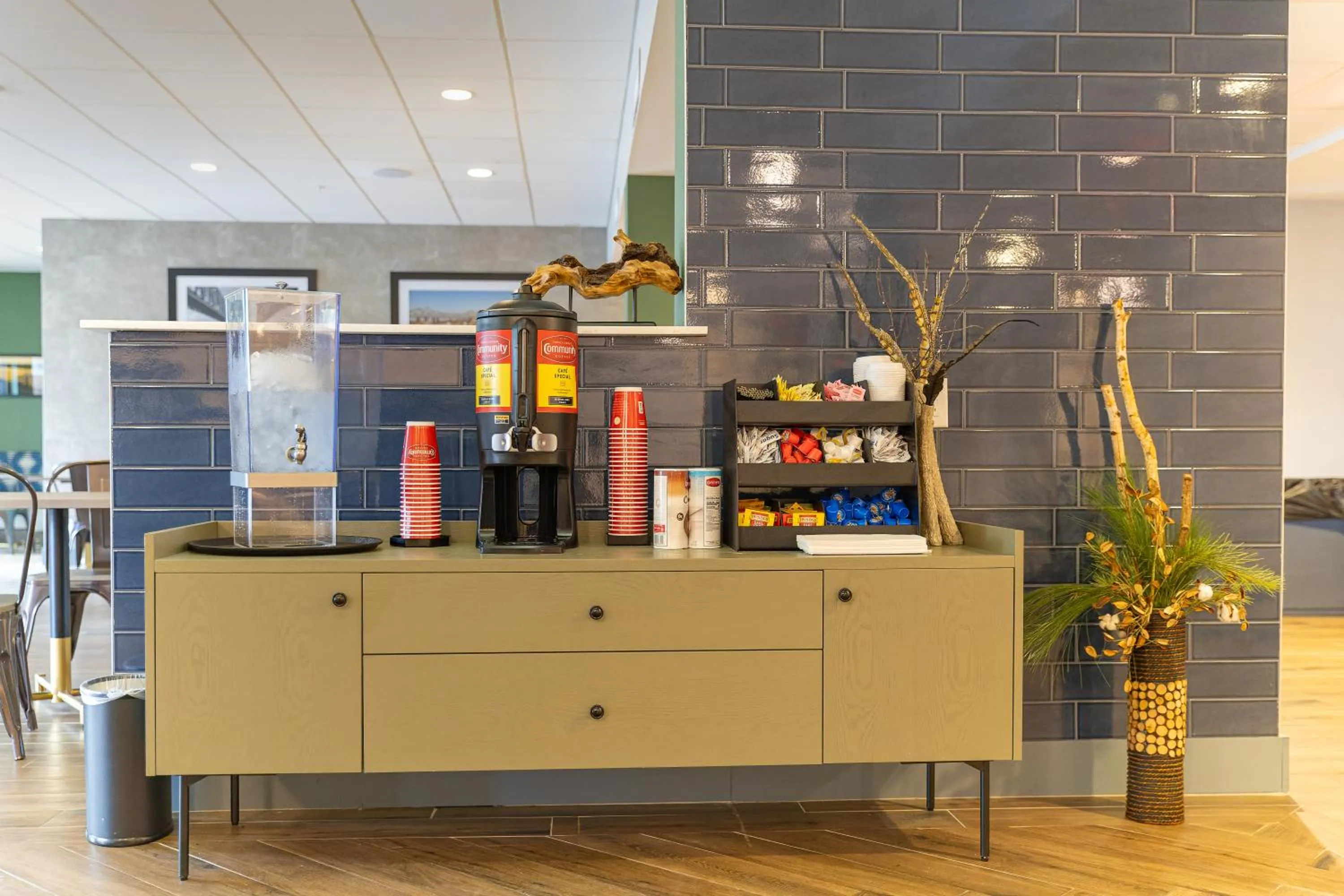 Coffee/tea facilities in The Bridges Hotel