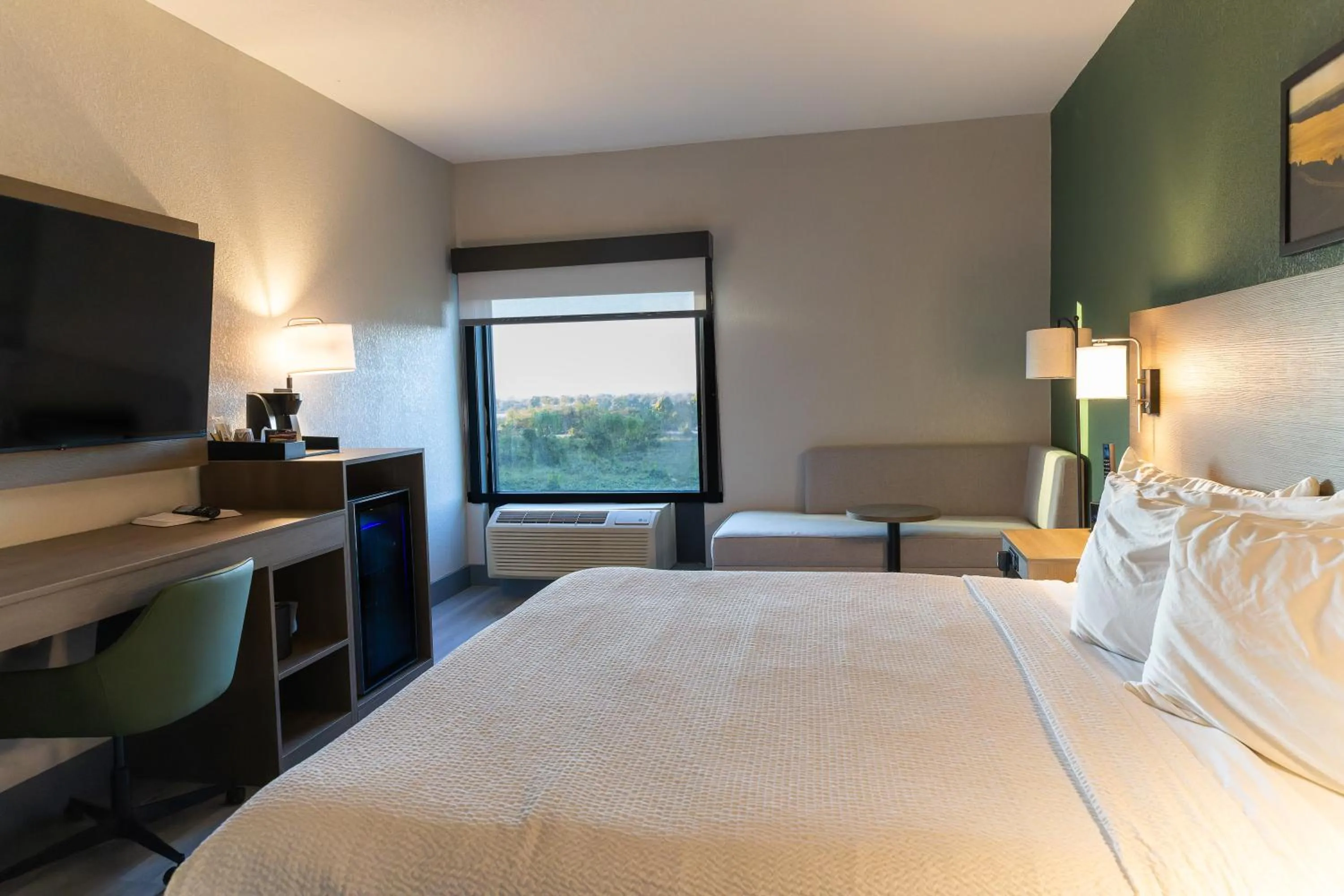 Bedroom, Bed in The Bridges Hotel