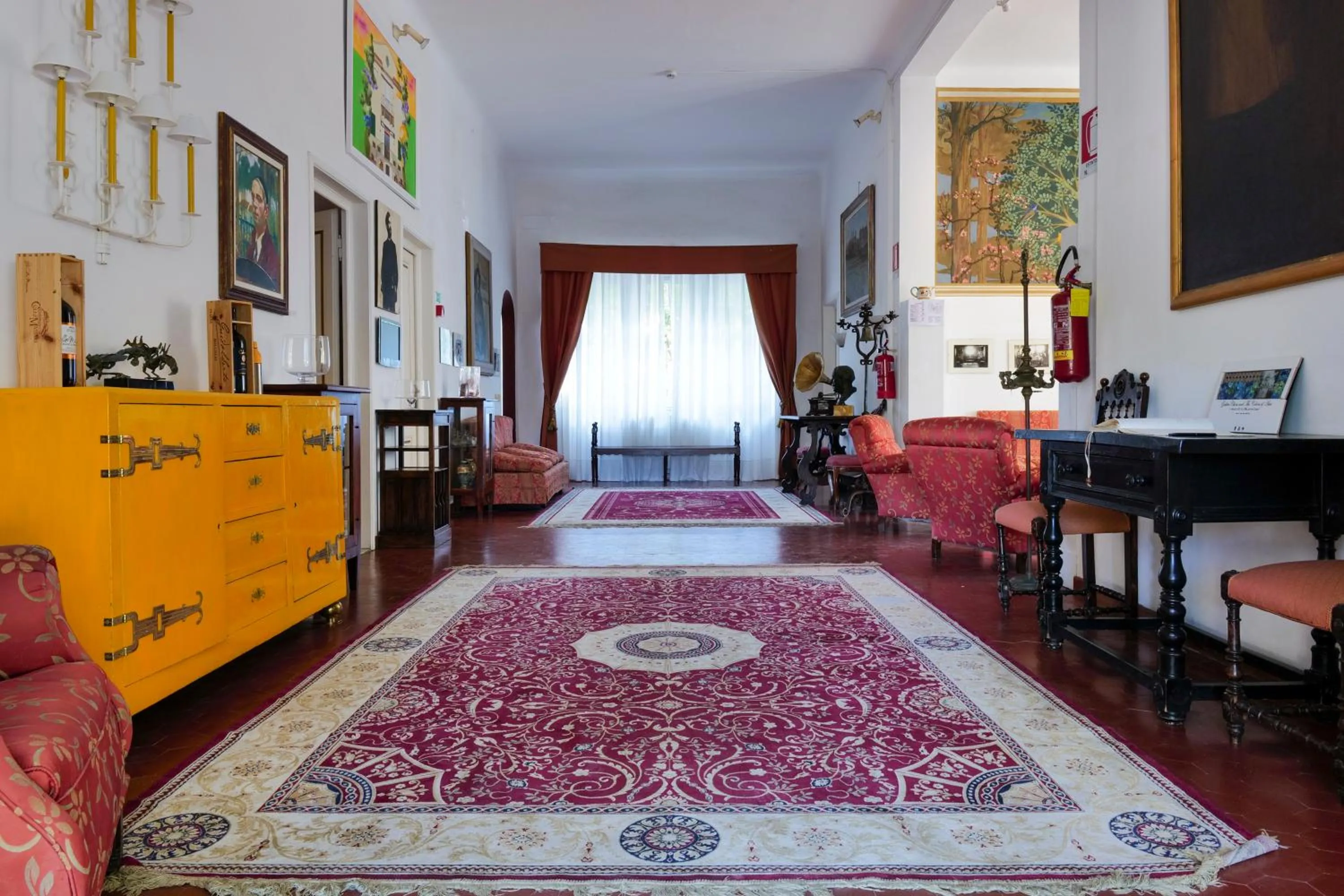 Communal lounge/ TV room, Bed in Hotel Club i Pini - Residenza d'Epoca in Versilia