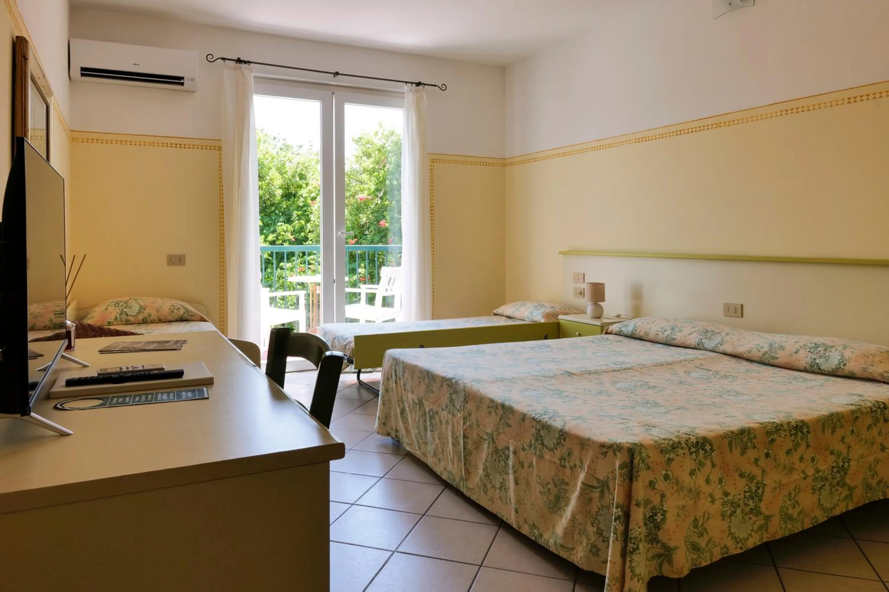 Bed in Hotel Club i Pini - Residenza d'Epoca in Versilia