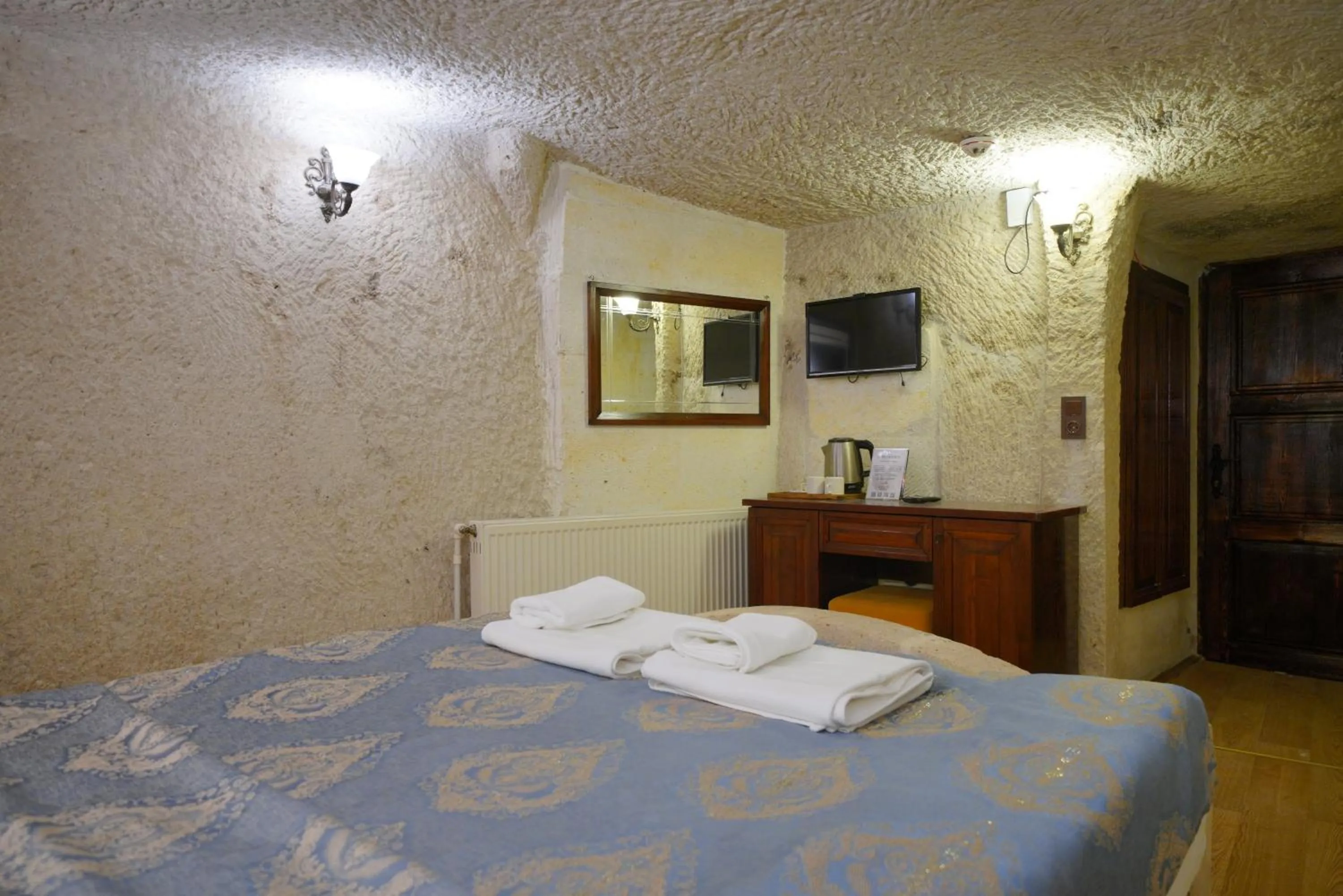 Bedroom, Bed in Asteria Cave Hotel