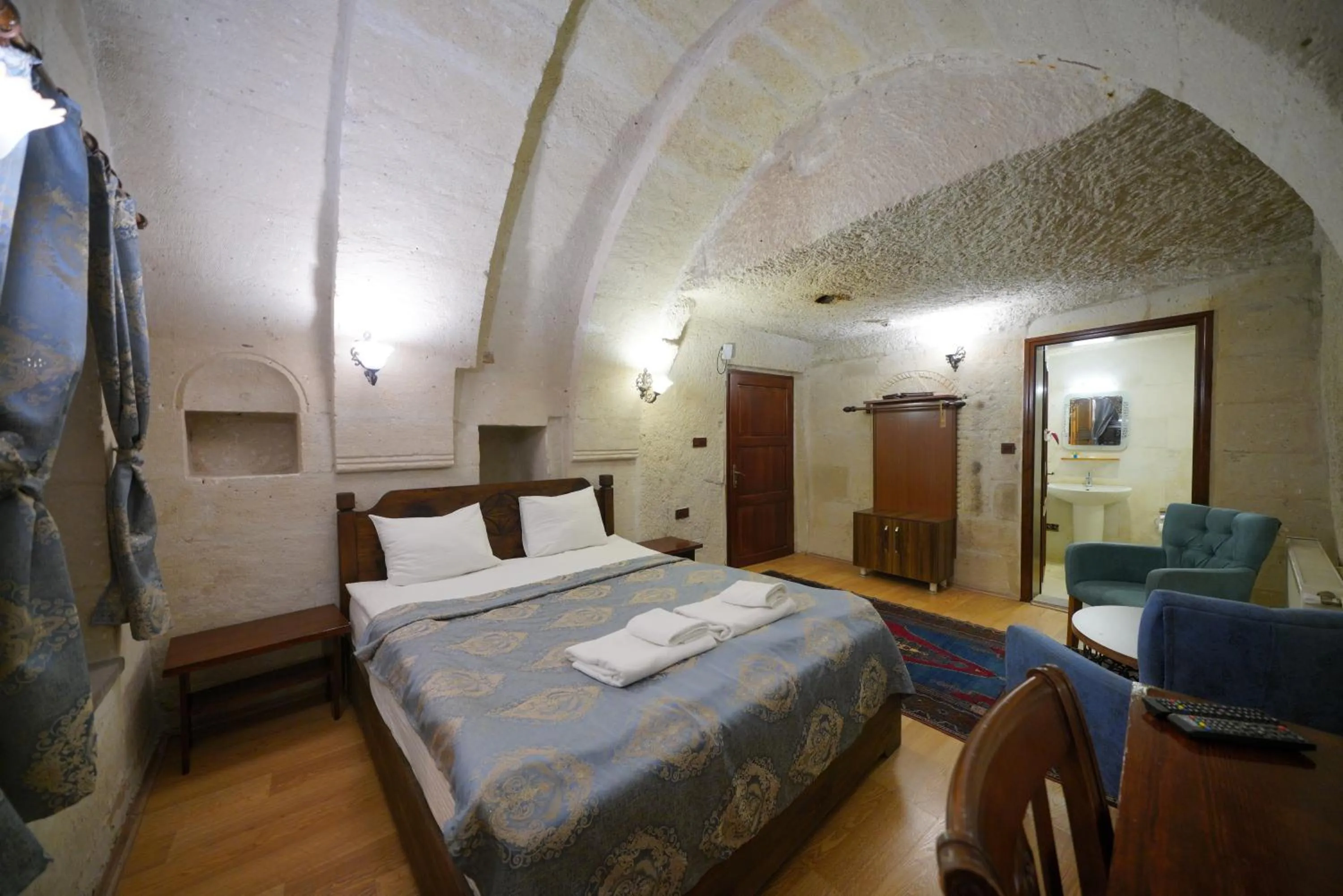 Photo of the whole room, Bed in Asteria Cave Hotel