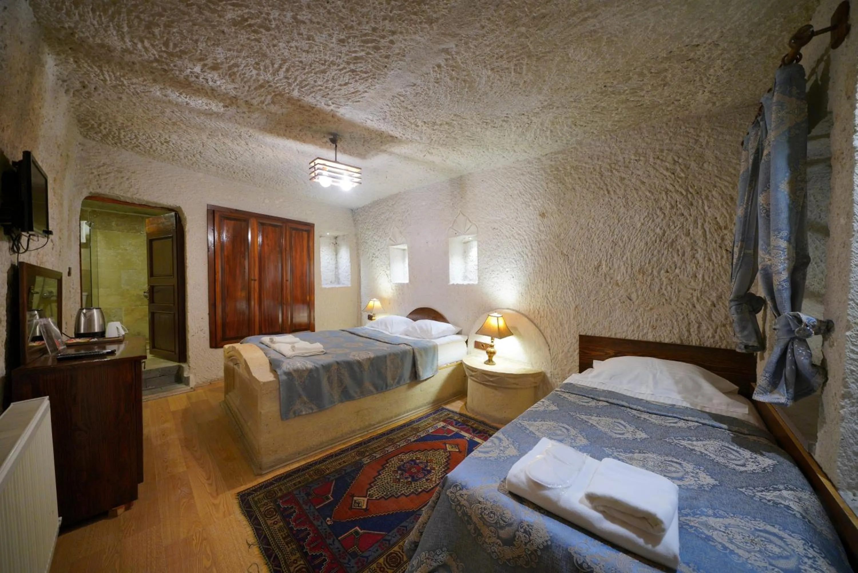 Photo of the whole room, Bed in Asteria Cave Hotel