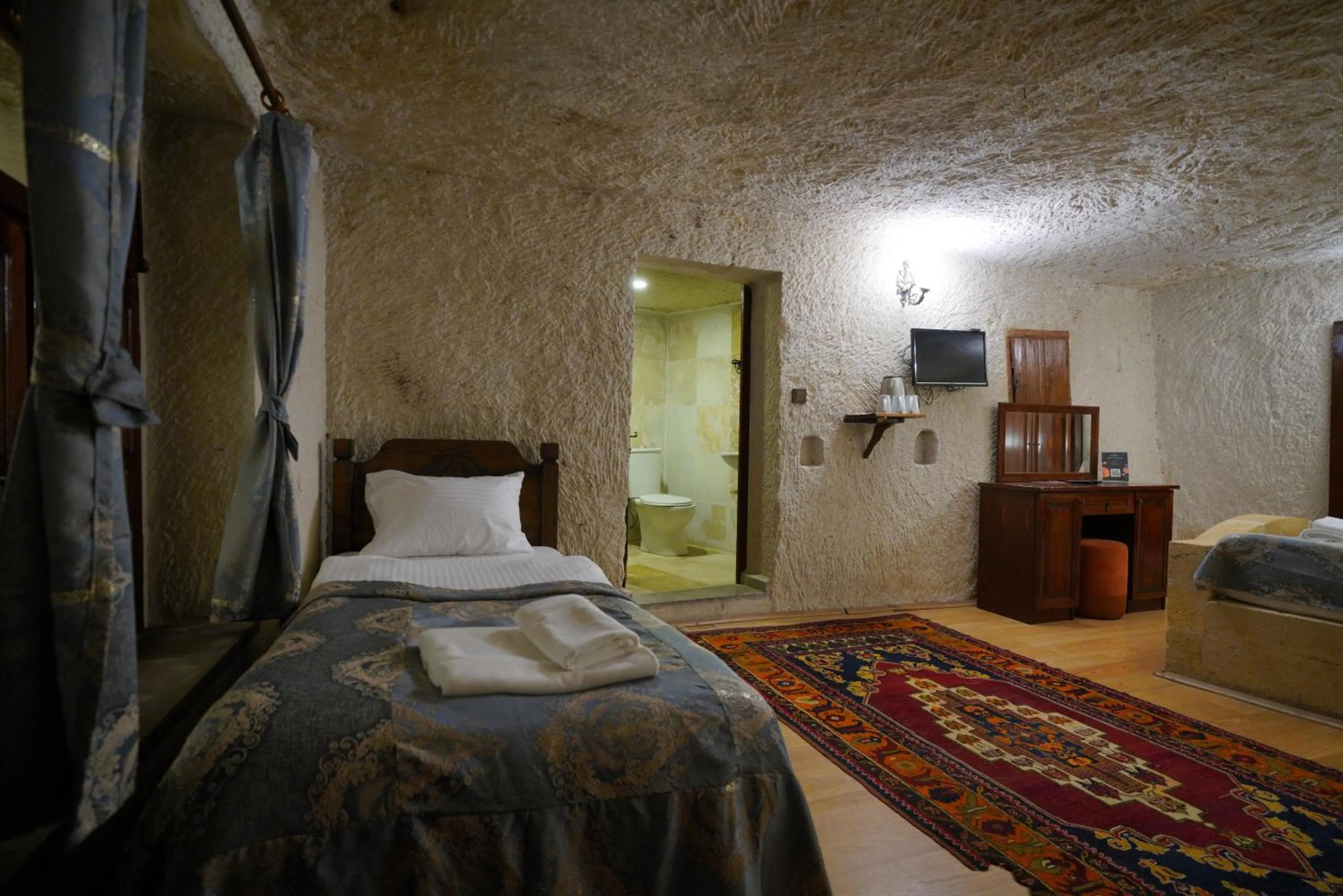 Photo of the whole room, Bed in Asteria Cave Hotel