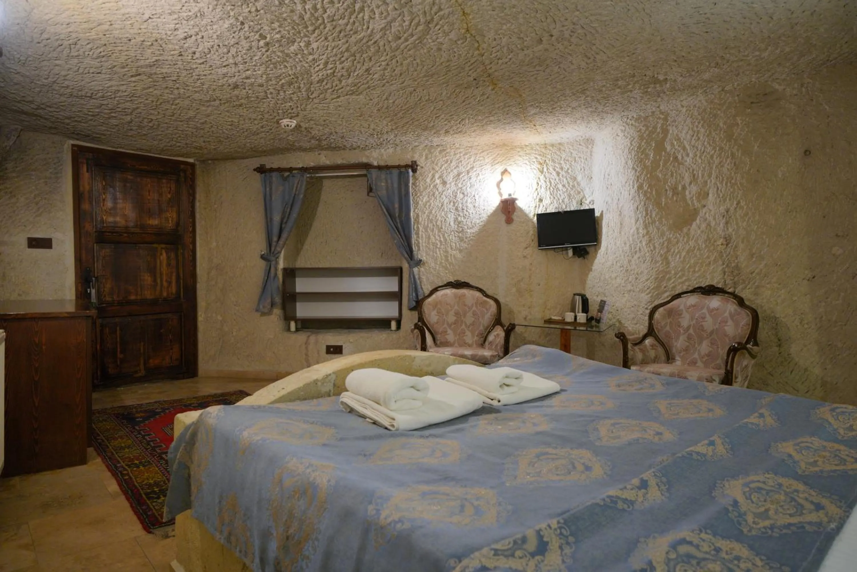 Living room, Bed in Asteria Cave Hotel