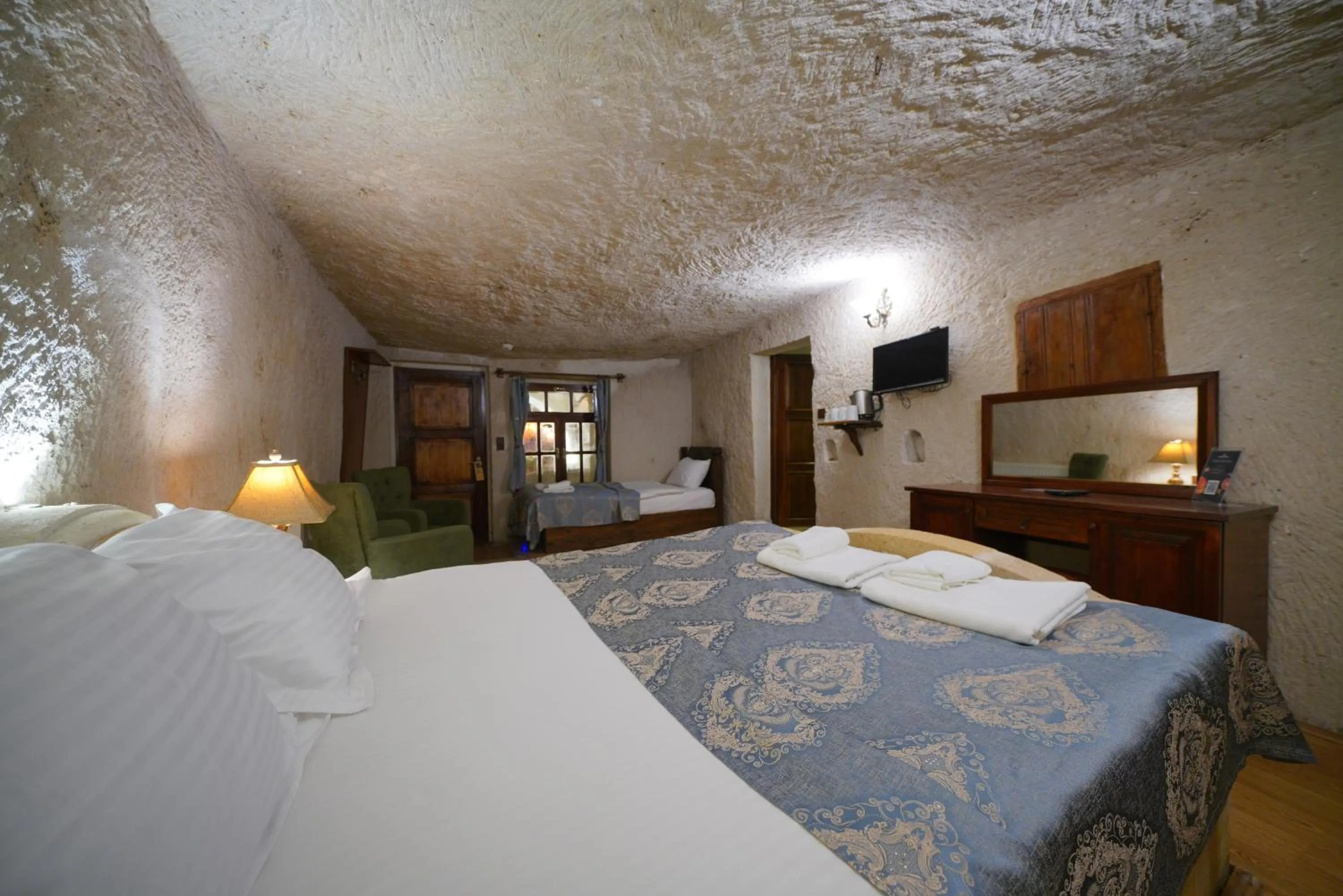 Photo of the whole room, Bed in Asteria Cave Hotel
